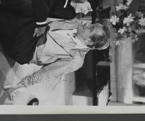 original Hand signed 8 x 10 photo of Melvyn Douglas, изображение 2