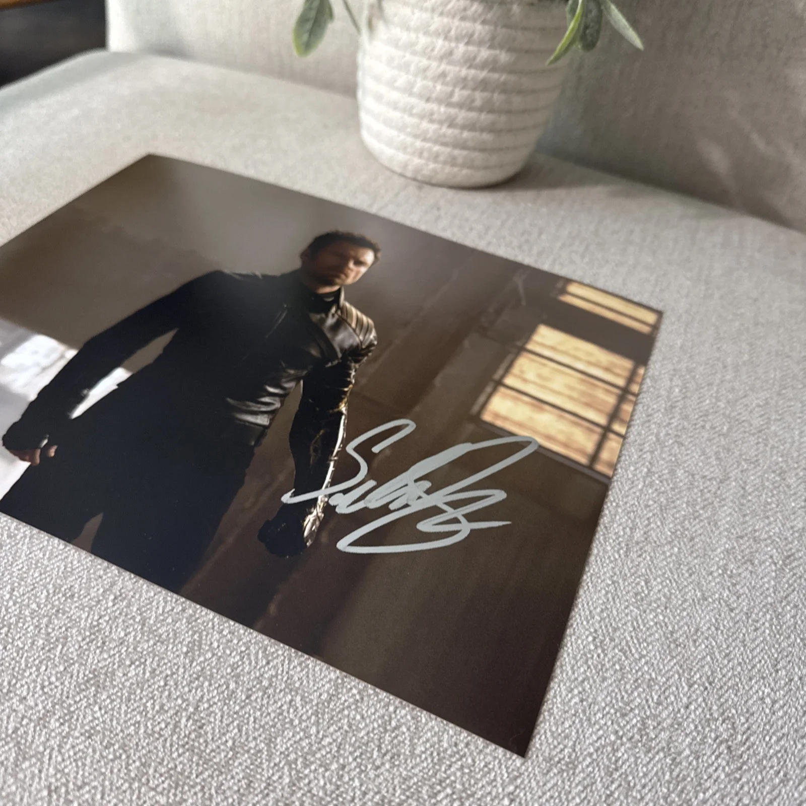 Sebastian stan — Sebastian Stan Signed 8x10 Winter Soldier Captain America Marvel w/COA & Holo !!, изображение 3