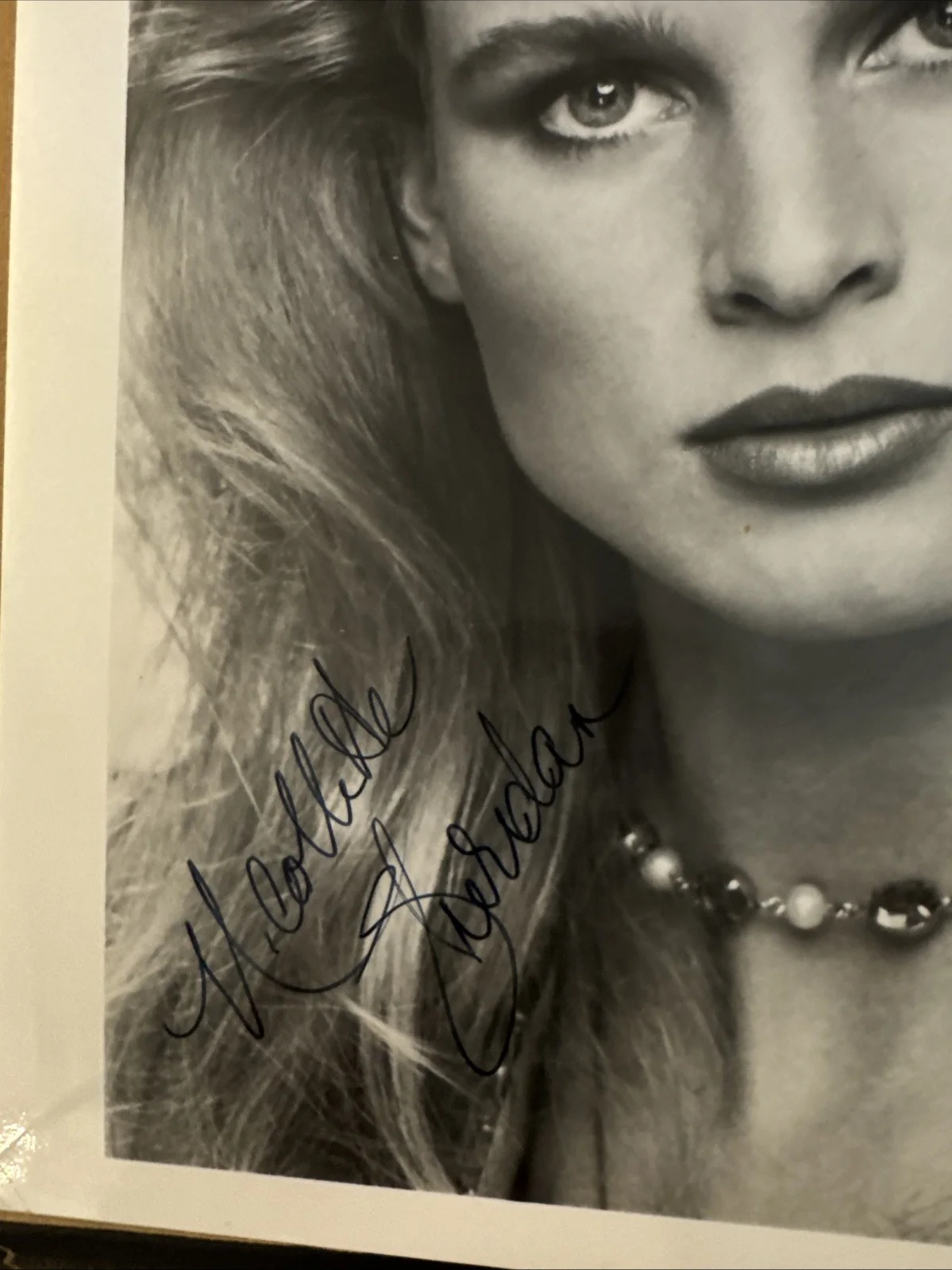Nicolette Sheridan — VTG NICOLETTE SHERIDAN DESPERATE HOUSEWIVES SIGNED 7X9 B/W Photo Autograph, изображение 2