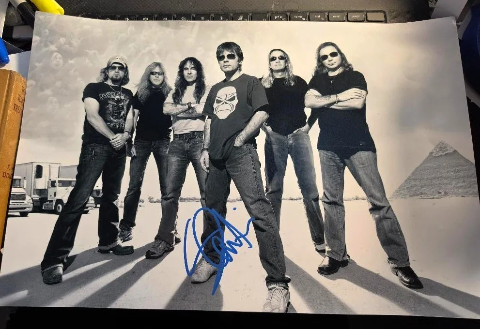 STEVE HARRIS signed with IRON MAIDEN BAND 15x10 inches with COA, изображение 3