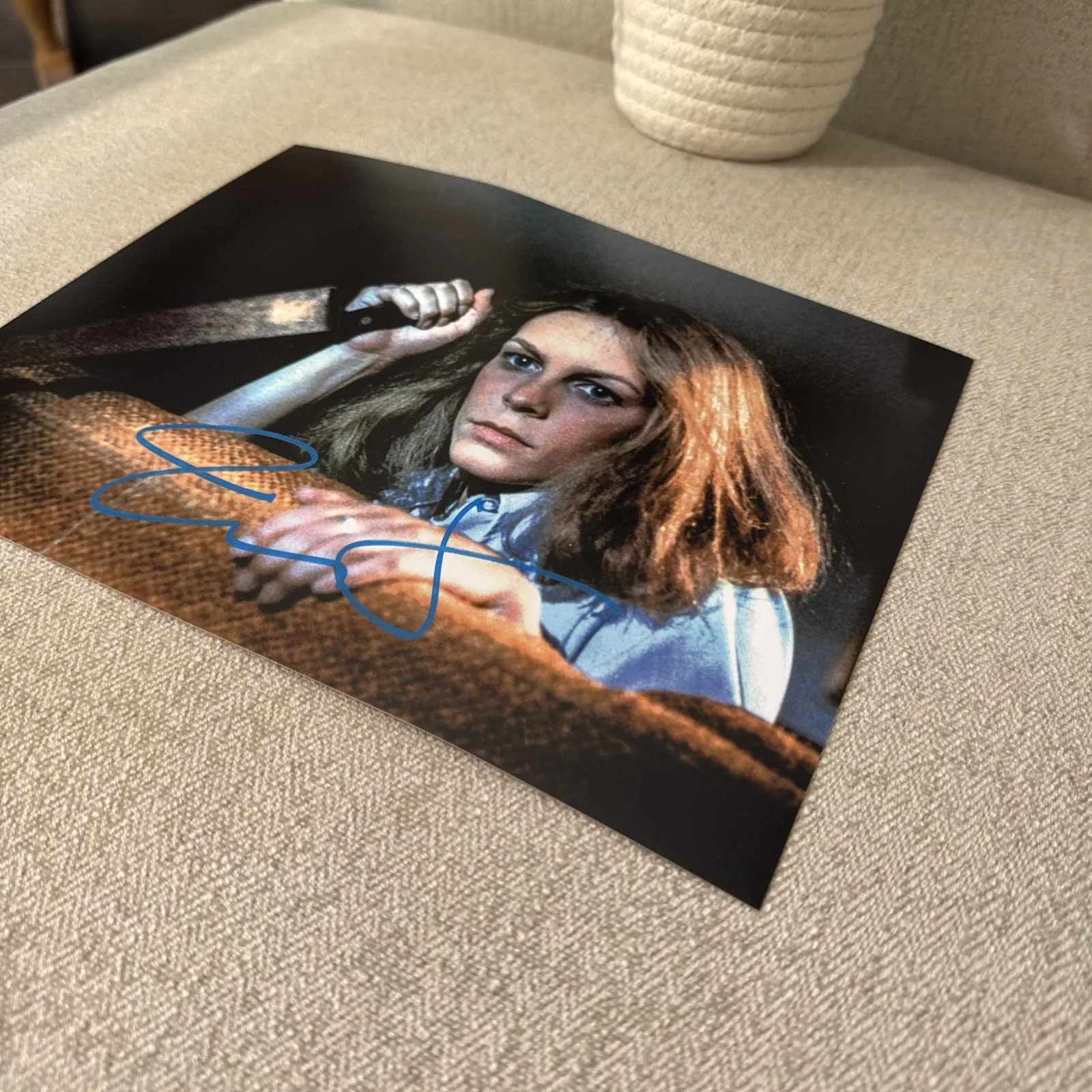 Jamie Lee Curtis HALLOWEEN Signed Autographed 8x10 Photo w/COA & Hologram Rare!, изображение 3