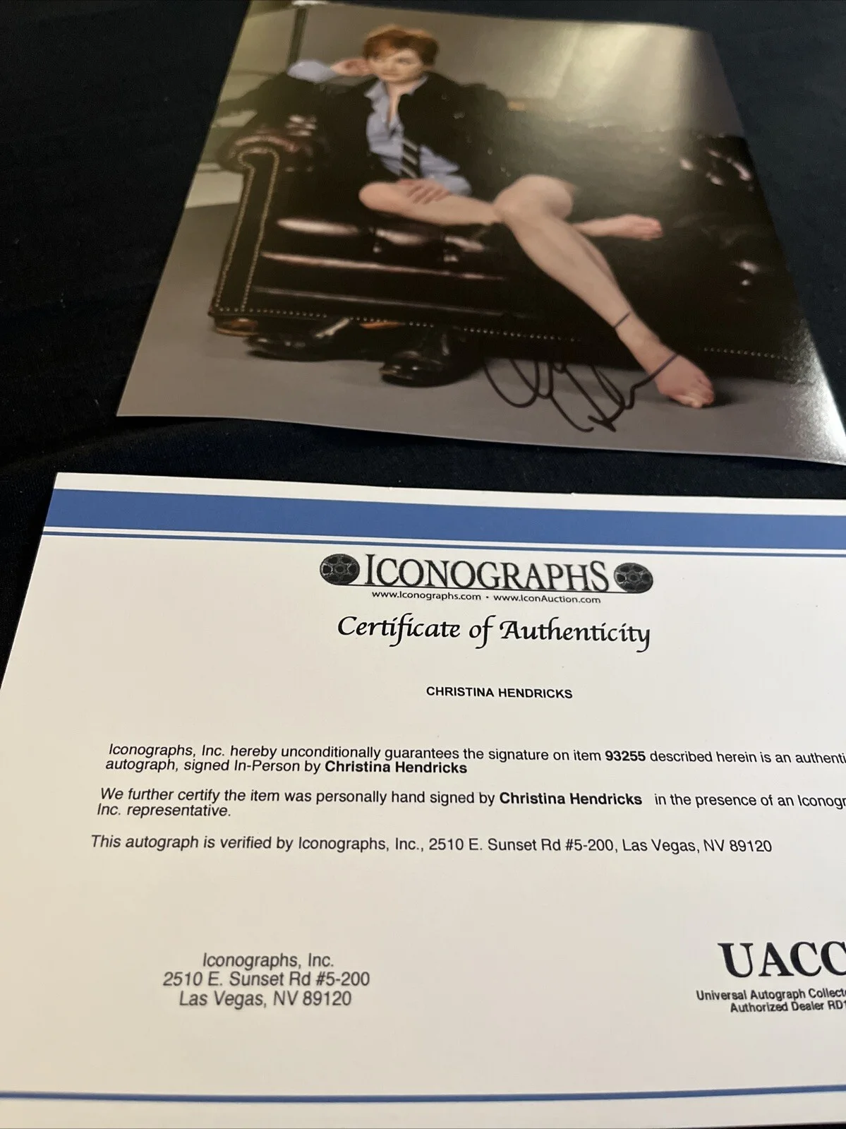 Christina Hendricks — Christina Hendricks MAD MEN Signed Photograph Autograph 8x10 Photo COA Rare, изображение 3