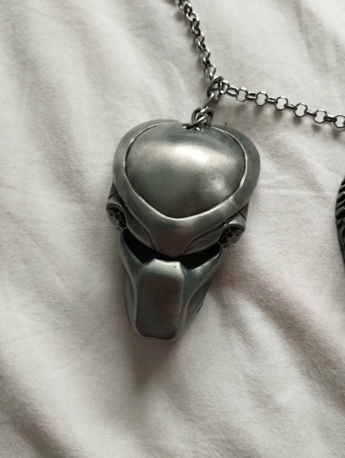 AVP Predator Helmet Necklace Pendant Stainless Steel with Chain Gift Idea, image 2