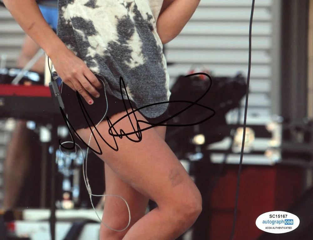 MARTINA SORBARA - Dragonette — Martina Sorbara signed "DRAGONETTE" 8x10 Photo HELLO a SINGER Sexy Hot ACOA COA, изображение 4