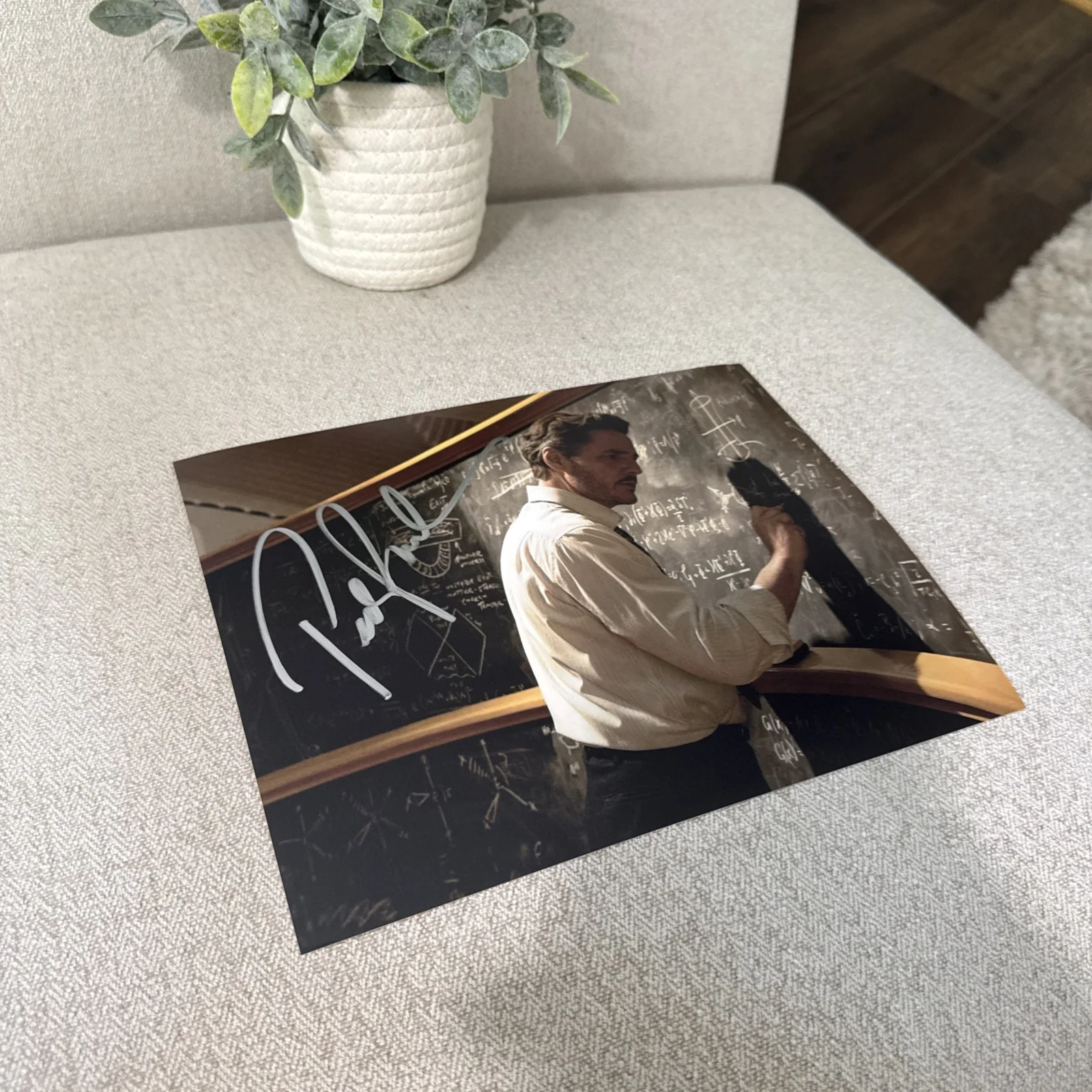 Pedro Pascal — Pedro Pascal Fantastic Four Signed 8x10" Original Autograph w/COA Hologram Proof, изображение 2