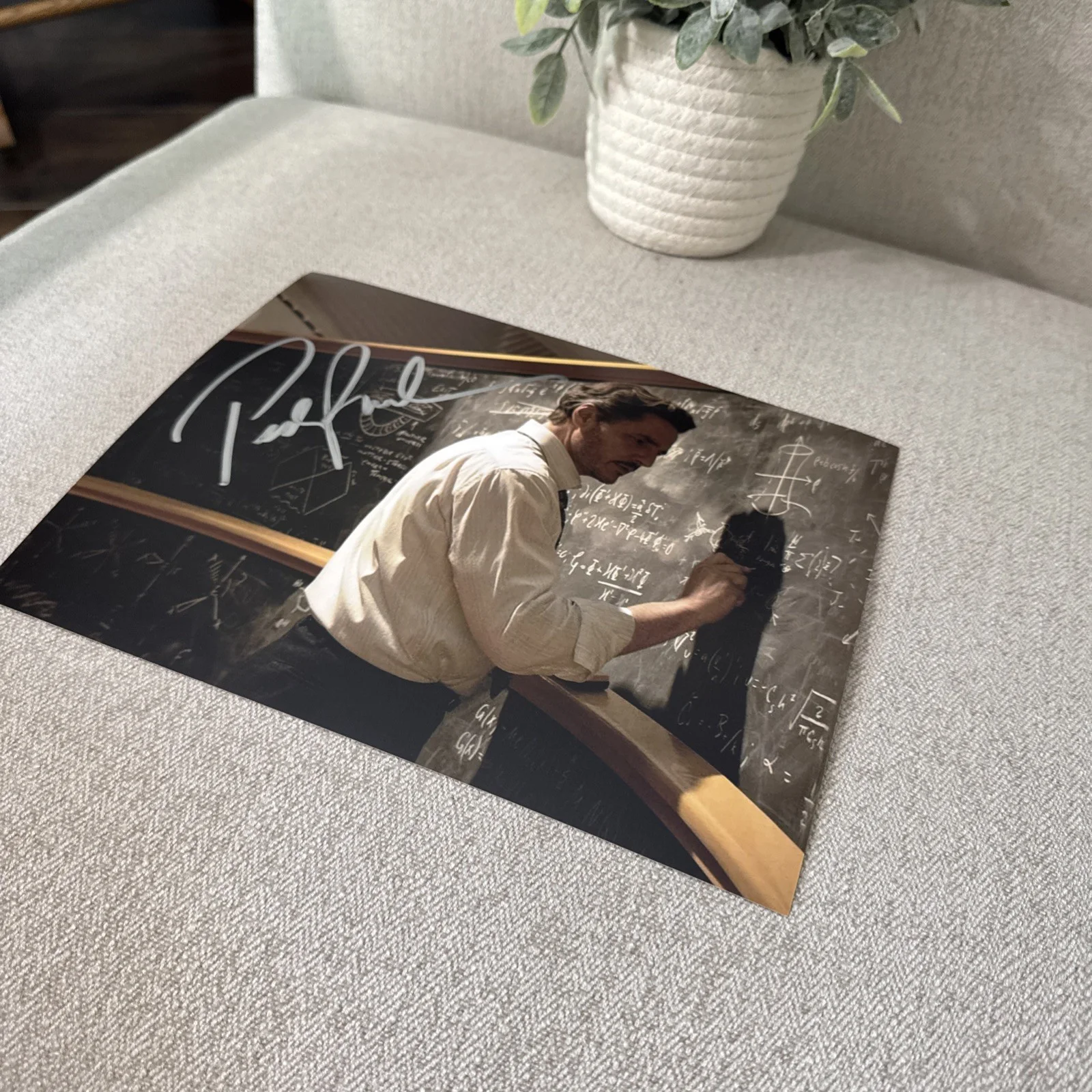 Pedro Pascal — Pedro Pascal Fantastic Four Signed 8x10" Original Autograph w/COA Hologram Proof, изображение 3