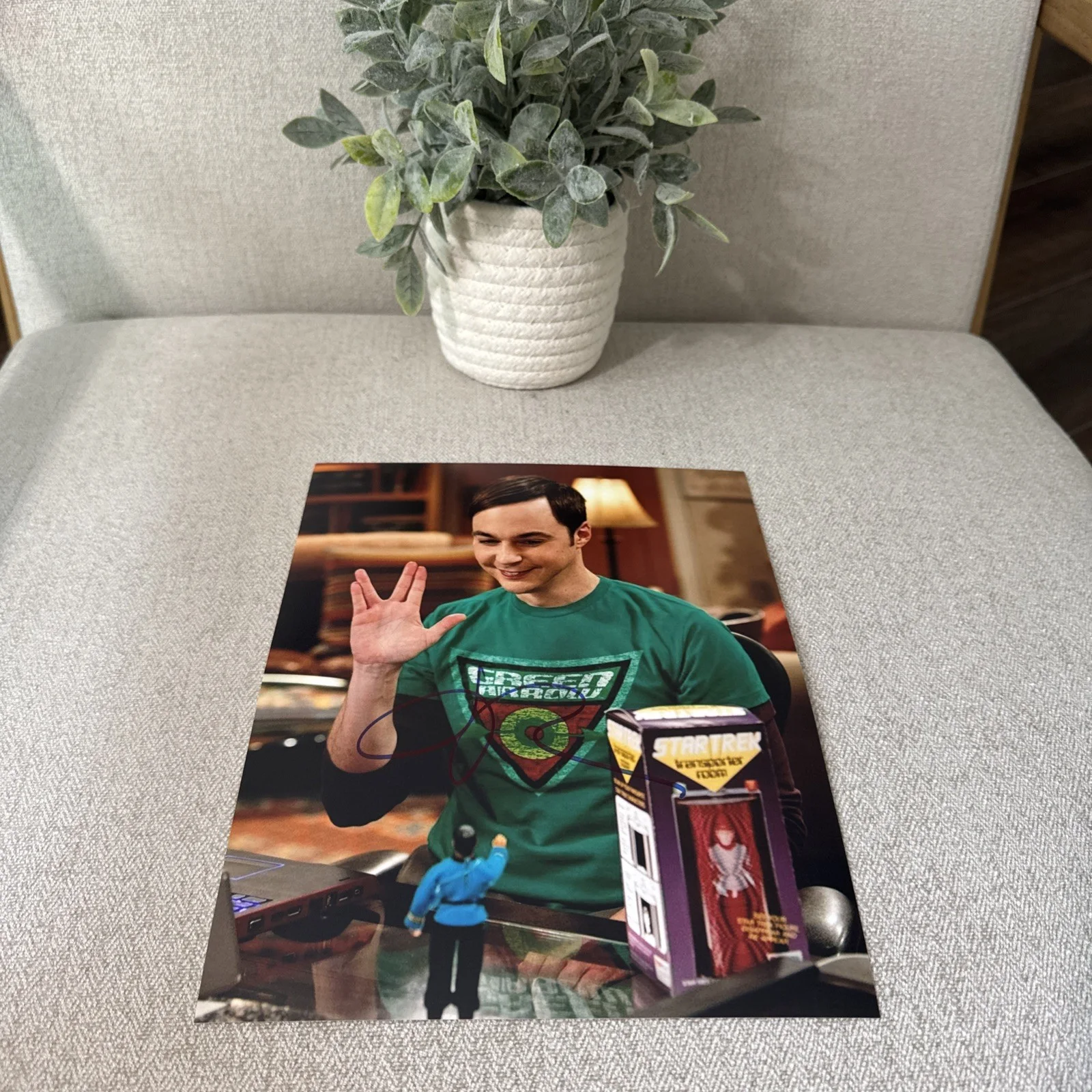 Jim Parsons — Jim Parsons signed Sheldon The Big Bang Theory 8x10 Autographed Photo w/COA Holo