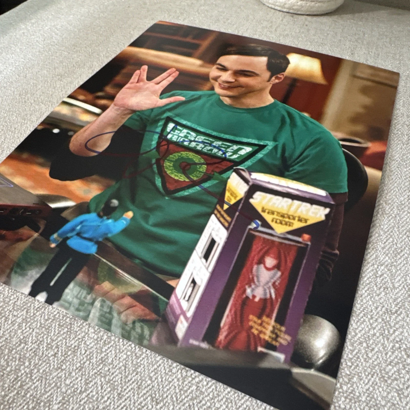 Jim Parsons — Jim Parsons signed Sheldon The Big Bang Theory 8x10 Autographed Photo w/COA Holo, изображение 2