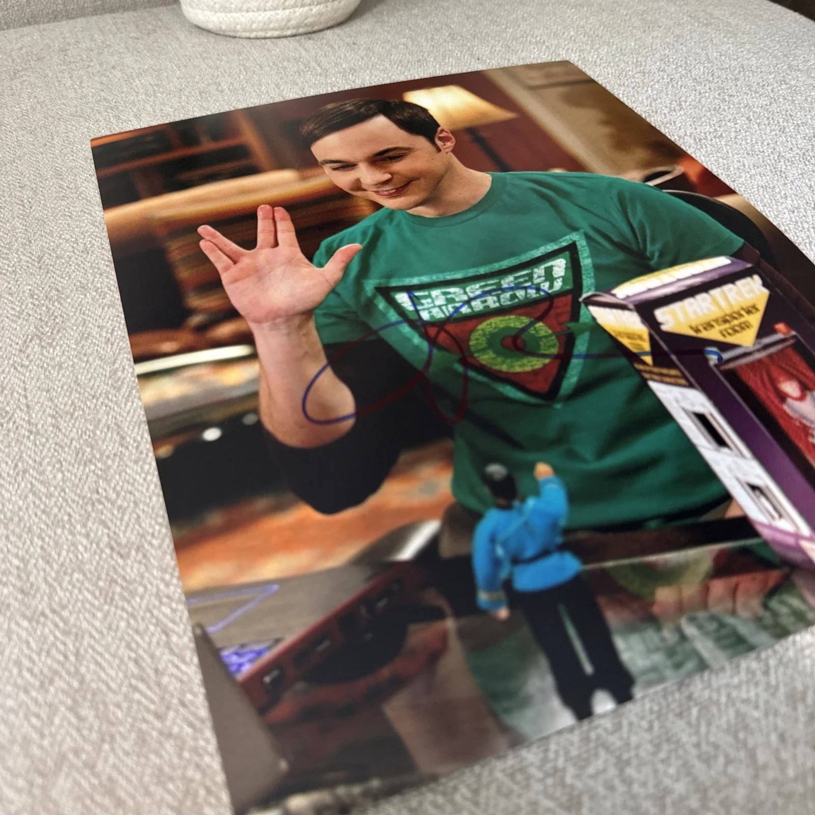 Jim Parsons — Jim Parsons signed Sheldon The Big Bang Theory 8x10 Autographed Photo w/COA Holo, изображение 3