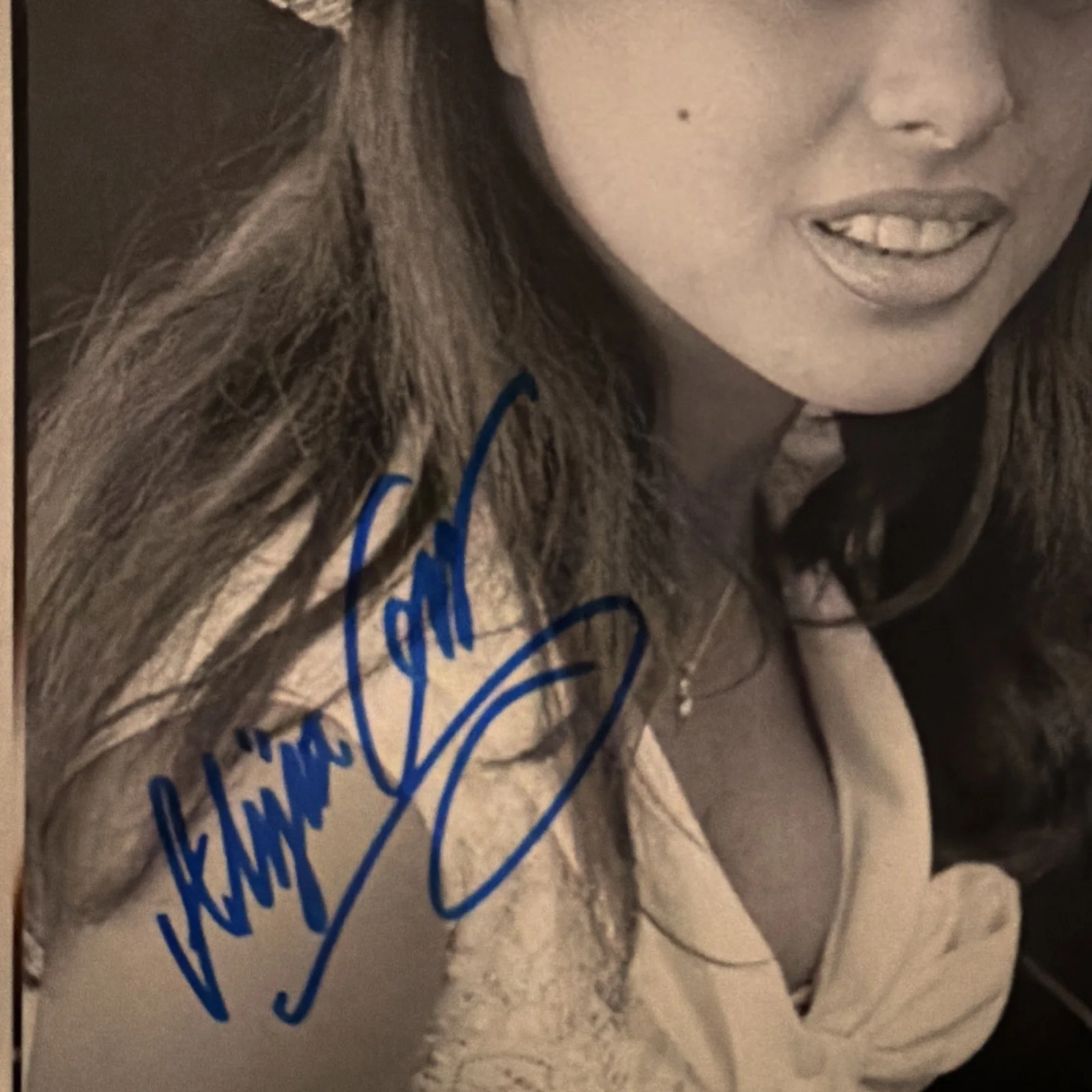Aliza Gur Signed 8x10 Photo James Bond “From Russia With Love” Beckett COA, изображение 2