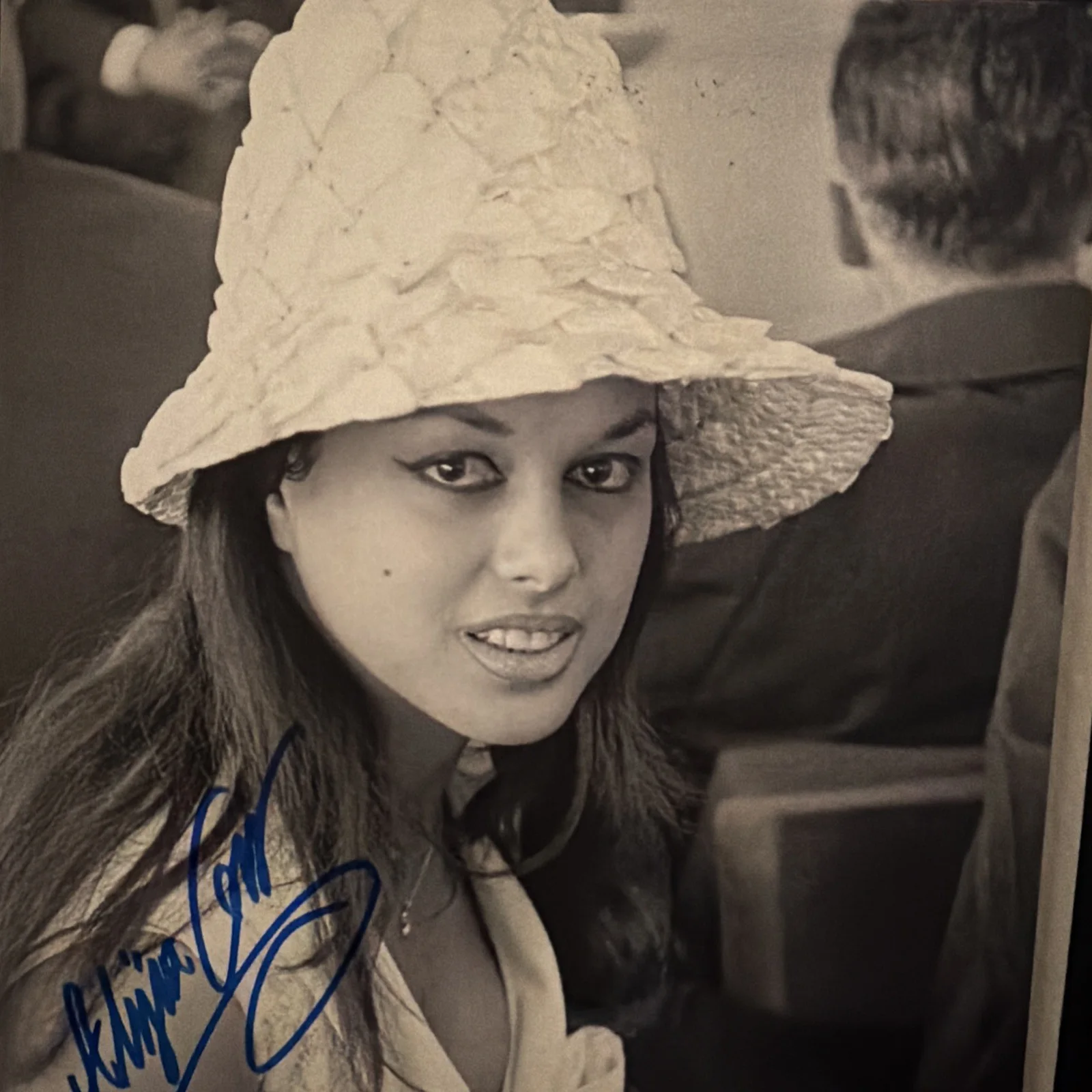 Aliza Gur Signed 8x10 Photo James Bond “From Russia With Love” Beckett COA, изображение 4