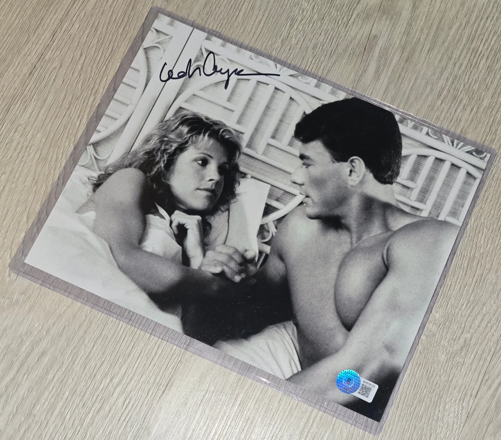 Leah Ayres — Leah Ayres Bloodsport Autograph Beckett BAS Authentic 8x10 Signed Grayscale, изображение 5