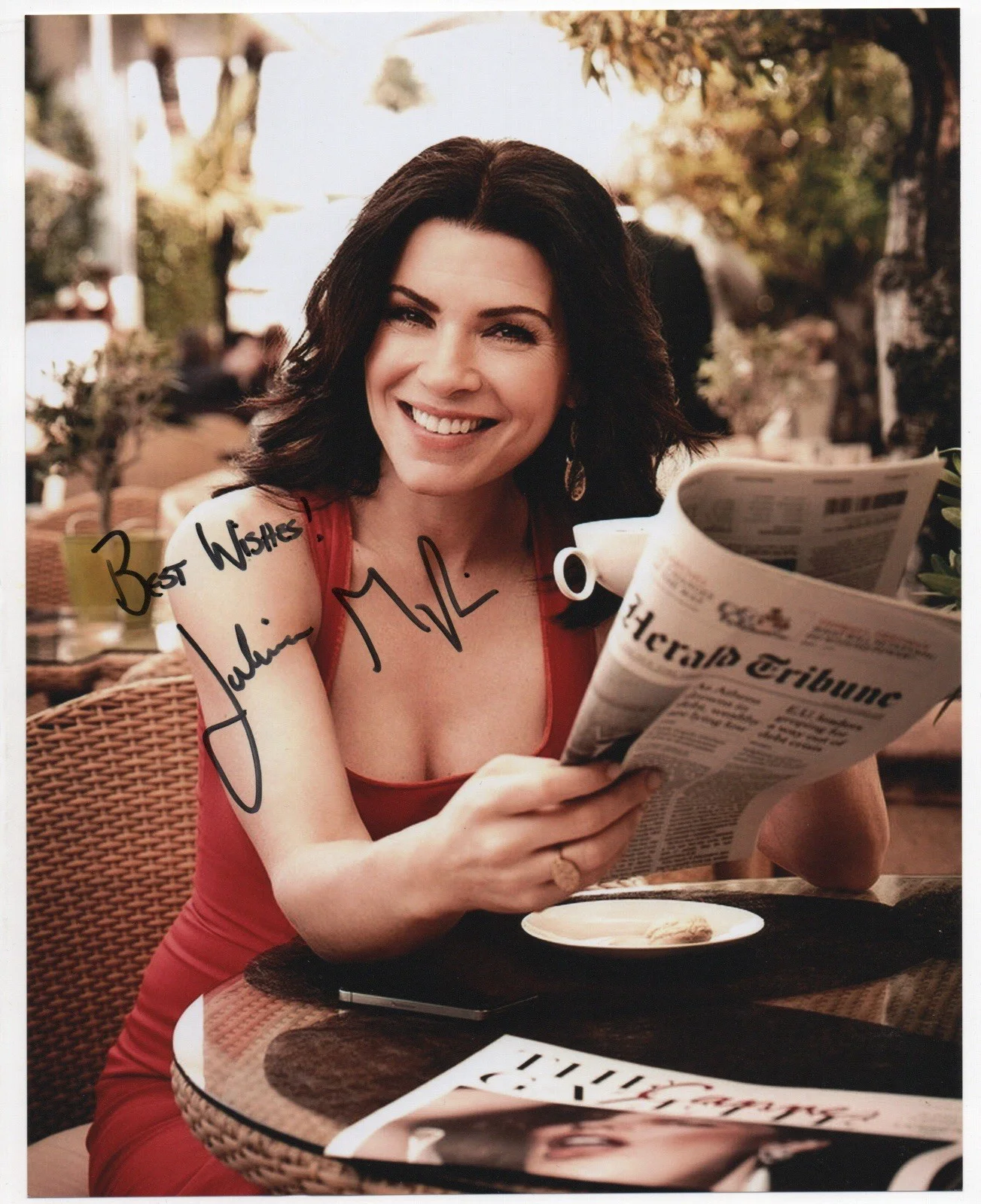 Julianna Margulies — Julianna Margulies signed autograph 8x10 Photo No COA Pass BAS PSA JSA Sexy Hot