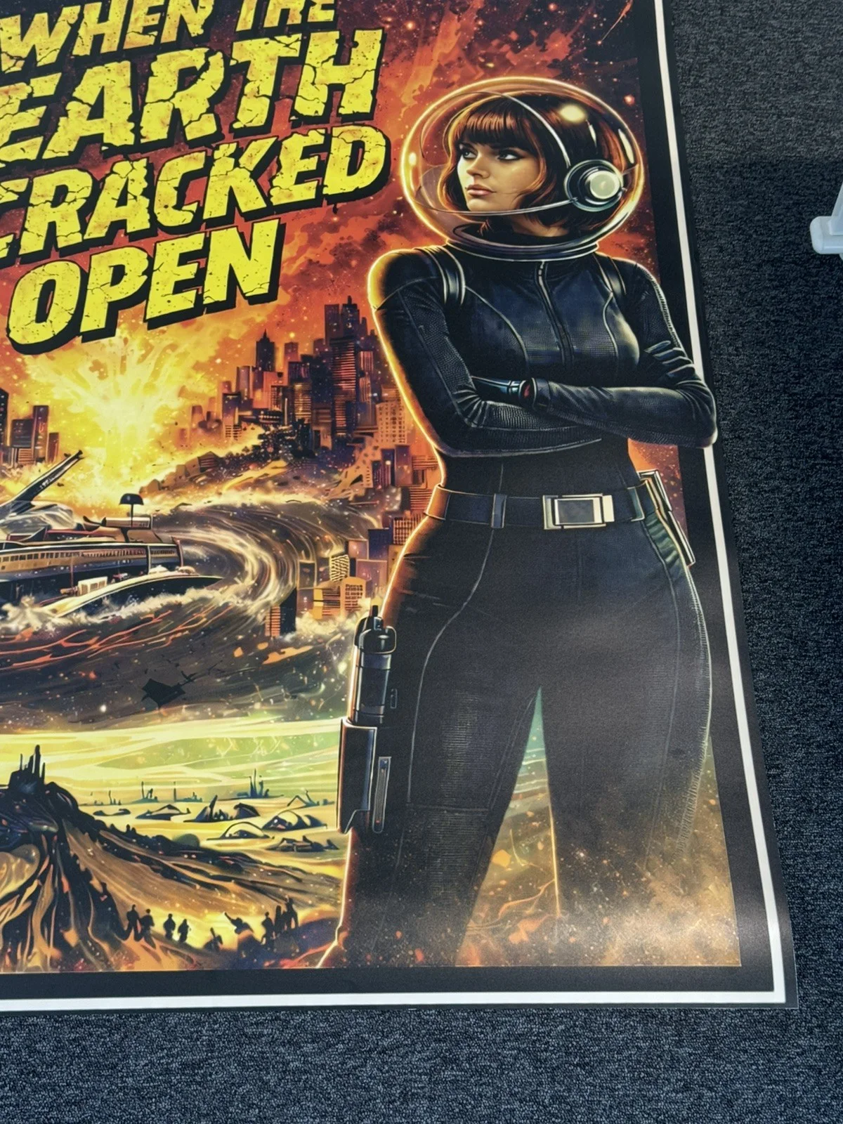 When the earth cracked open reproduction 60” x 40” movie video poster, изображение 2