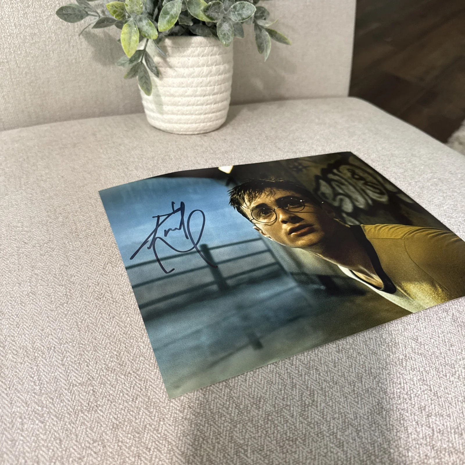 DANIEL RADCLIFFE — DANIEL RADCLIFFE SIGNED AUTOGRAPH "HARRY POTTER" 8x10 RARE PHOTO w/COA Proof !!, изображение 2