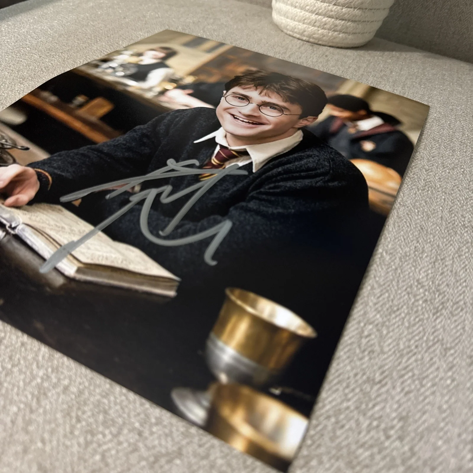 DANIEL RADCLIFFE — DANIEL RADCLIFFE SIGNED AUTOGRAPH "HARRY POTTER" 8x10 RARE PHOTO w/COA Proof !!, изображение 2