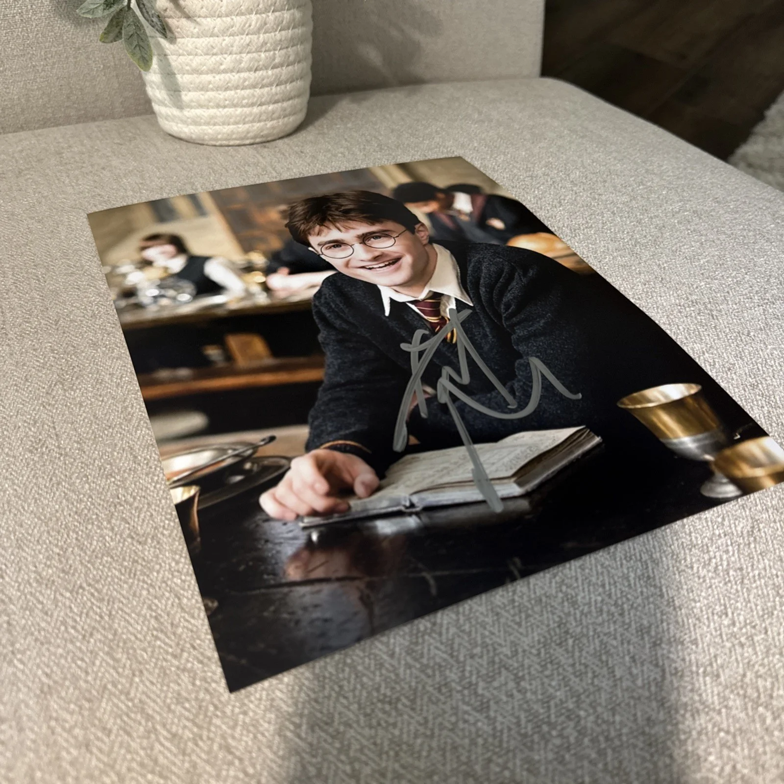 DANIEL RADCLIFFE — DANIEL RADCLIFFE SIGNED AUTOGRAPH "HARRY POTTER" 8x10 RARE PHOTO w/COA Proof !!, изображение 3