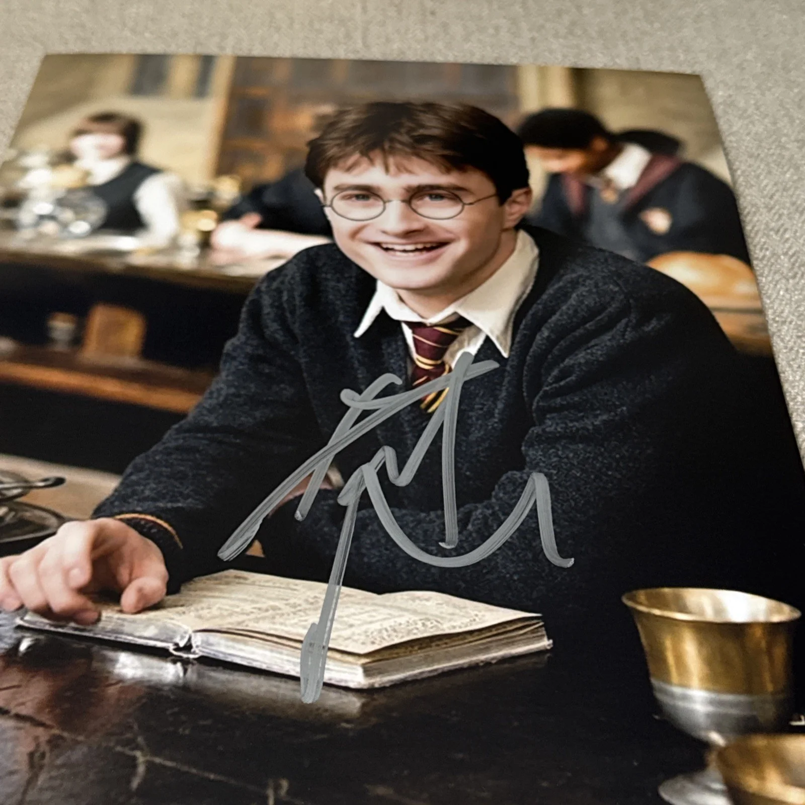 DANIEL RADCLIFFE — DANIEL RADCLIFFE SIGNED AUTOGRAPH "HARRY POTTER" 8x10 RARE PHOTO w/COA Proof !!, изображение 4