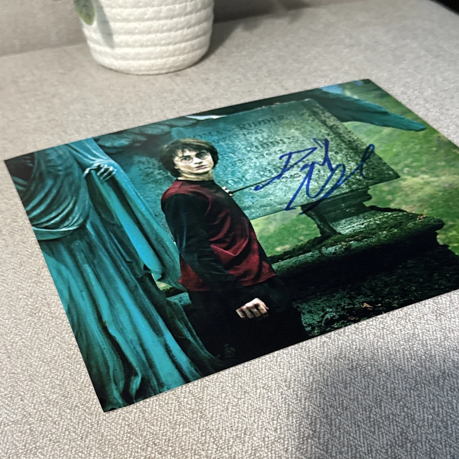 DANIEL RADCLIFFE — DANIEL RADCLIFFE SIGNED AUTOGRAPH "HARRY POTTER" 8x10 RARE PHOTO w/COA Proof !!, image 3