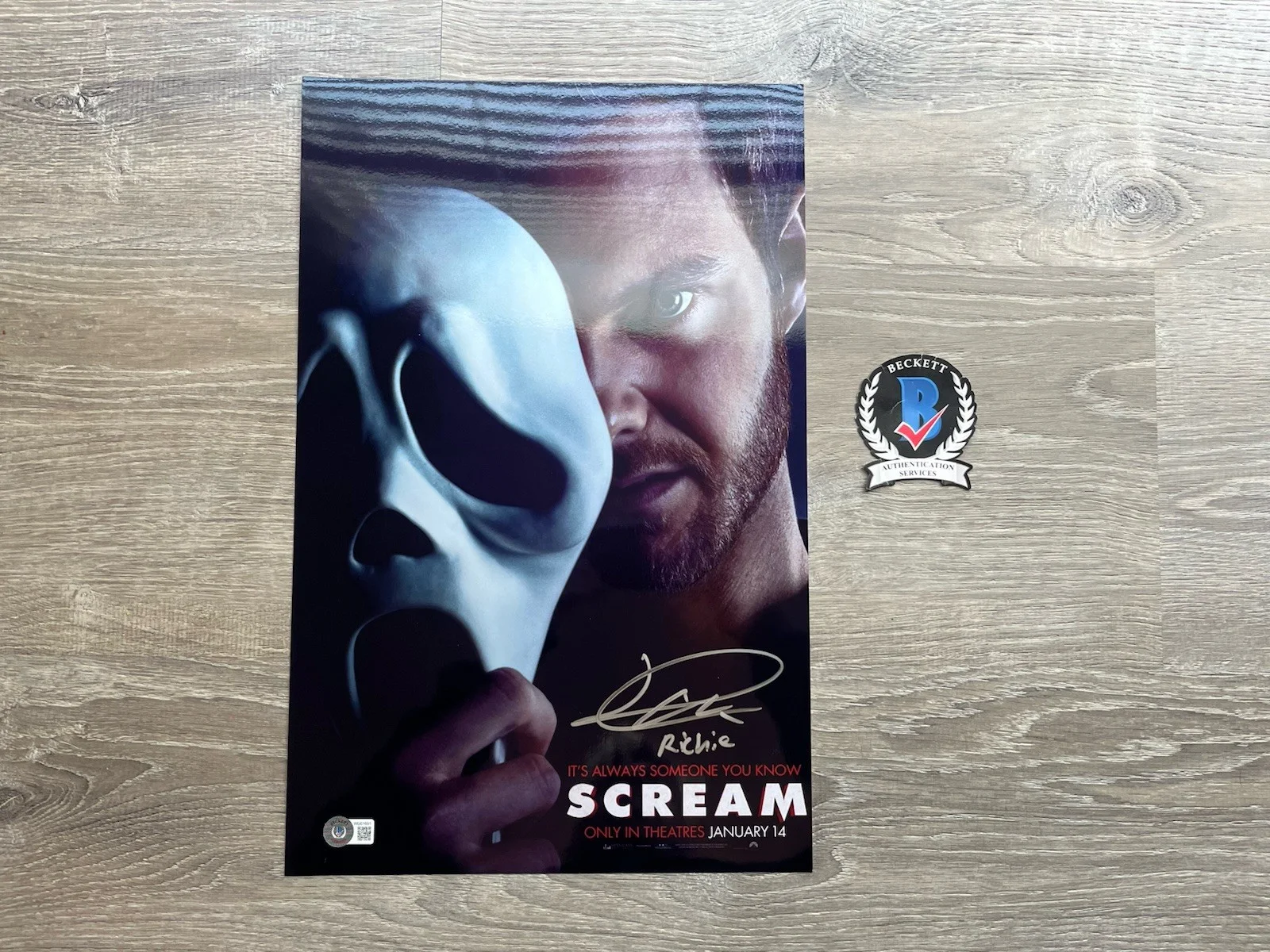 Jack Quaid — Jack Quaid Signed Metallic 11x17 Scream Photo Beckett COA Autograph Ghostface