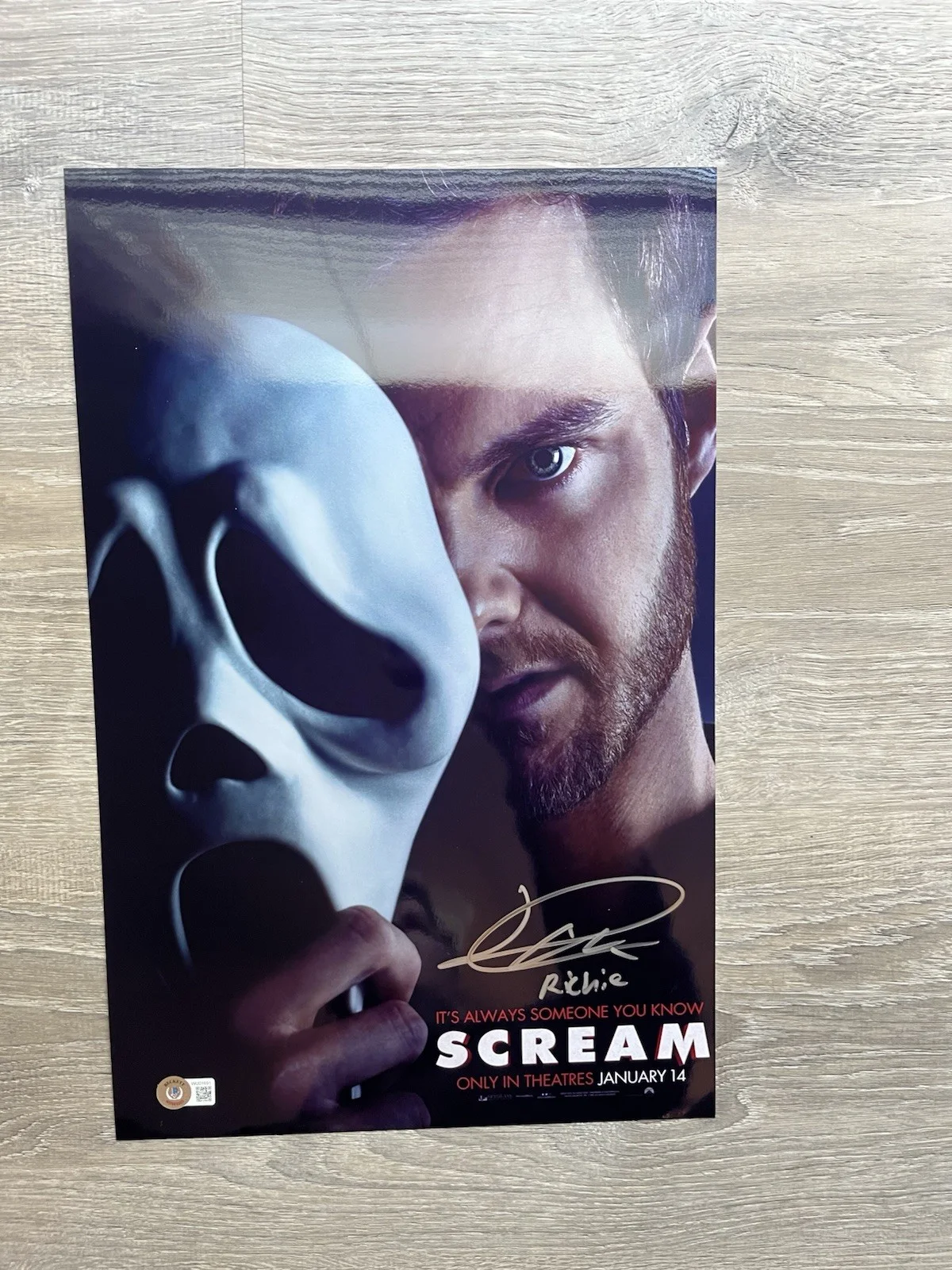 Jack Quaid — Jack Quaid Signed Metallic 11x17 Scream Photo Beckett COA Autograph Ghostface, изображение 2
