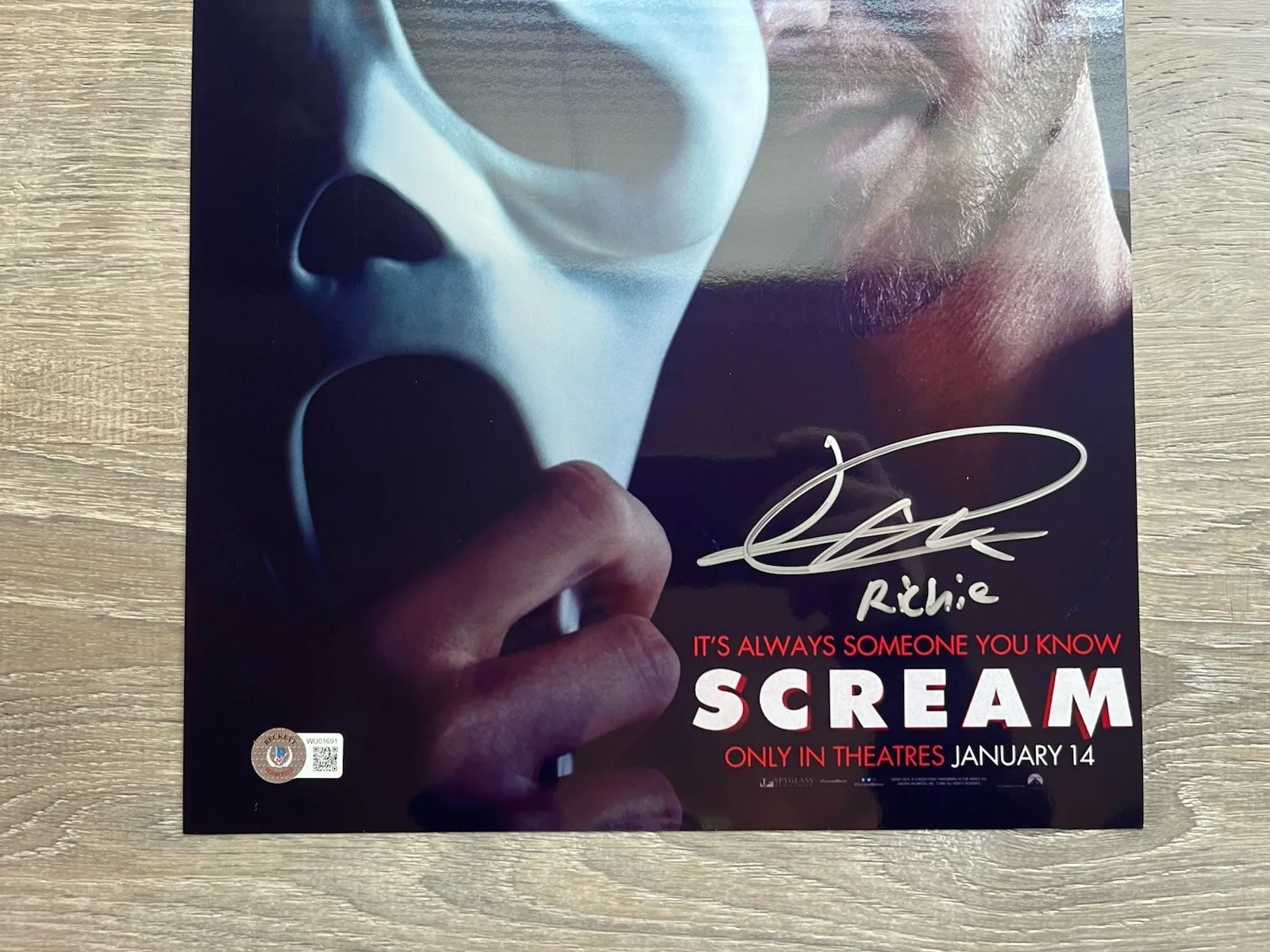 Jack Quaid — Jack Quaid Signed Metallic 11x17 Scream Photo Beckett COA Autograph Ghostface, изображение 3