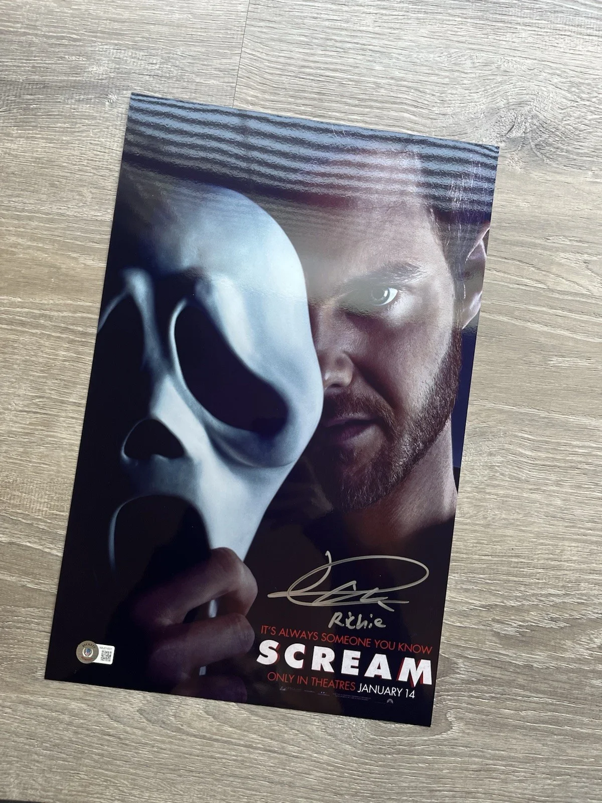 Jack Quaid — Jack Quaid Signed Metallic 11x17 Scream Photo Beckett COA Autograph Ghostface, изображение 5