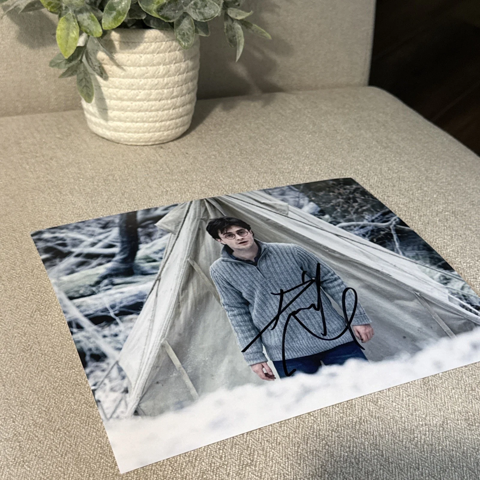 DANIEL RADCLIFFE — DANIEL RADCLIFFE SIGNED AUTOGRAPH "HARRY POTTER" 8x10 RARE PHOTO w/COA Proof !!, изображение 2