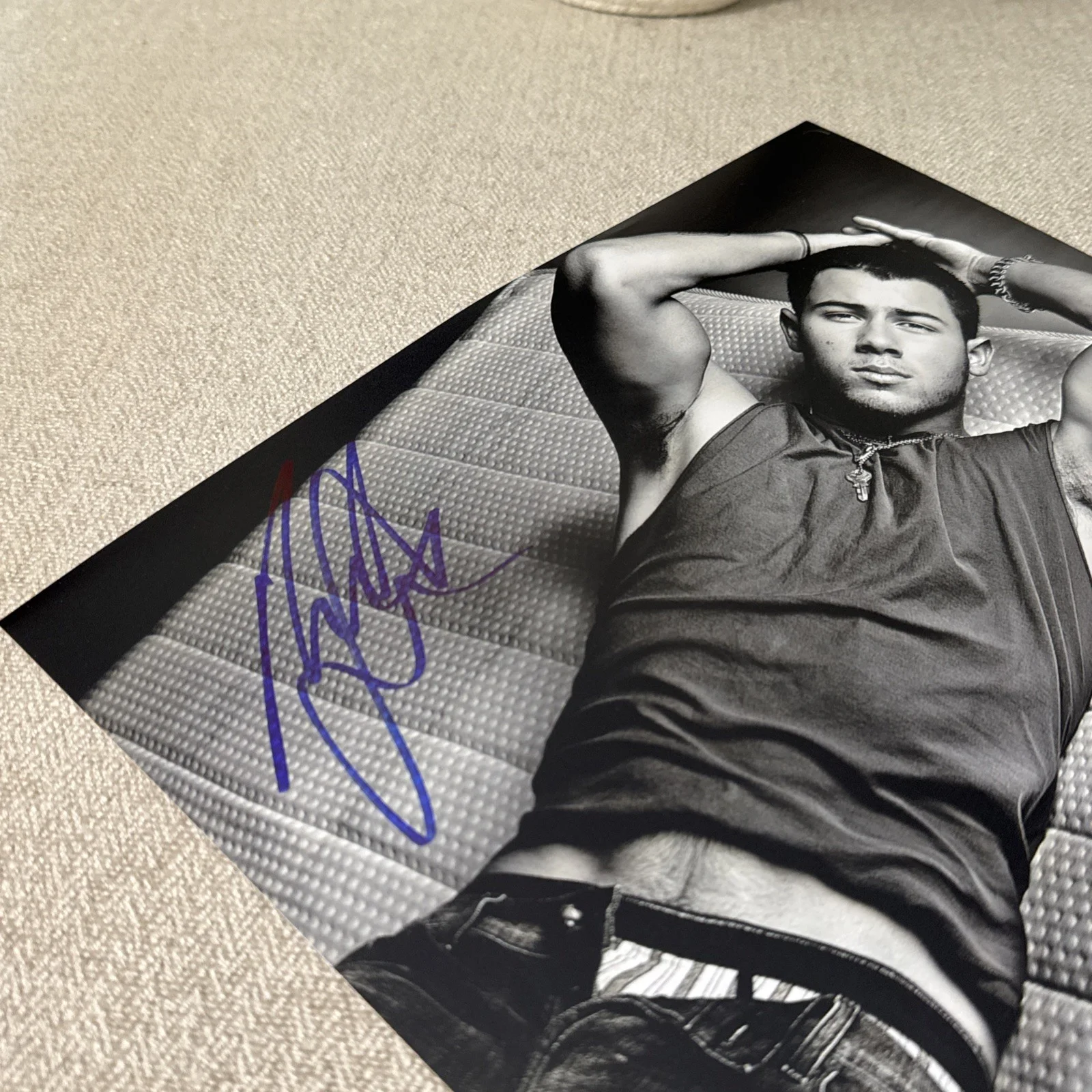 Nick Jonas Sexy Superstar (TV's "Kingdom" Singer) Signed Autographed Photo w/COA, изображение 3
