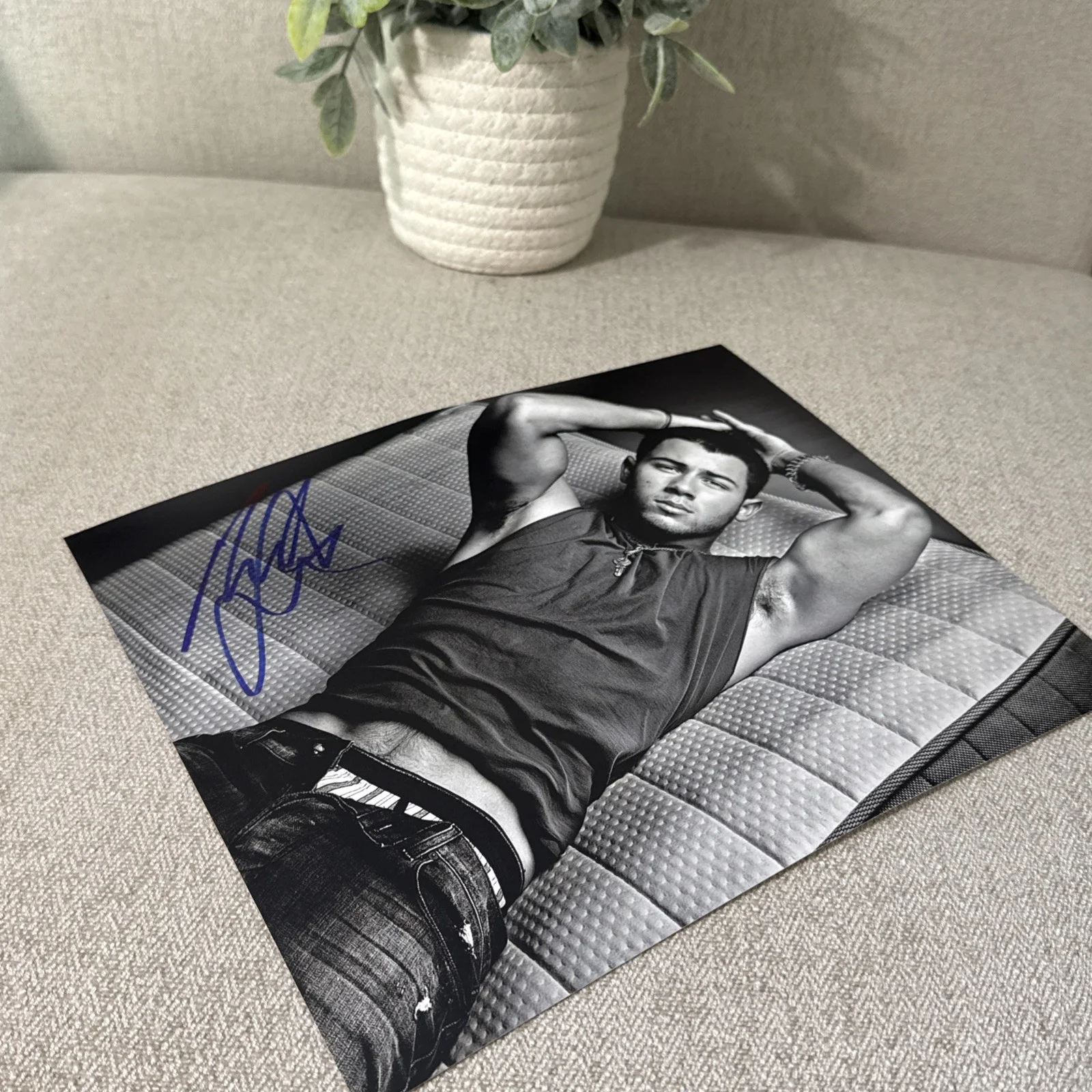 Nick Jonas Sexy Superstar (TV's "Kingdom" Singer) Signed Autographed Photo w/COA, изображение 5
