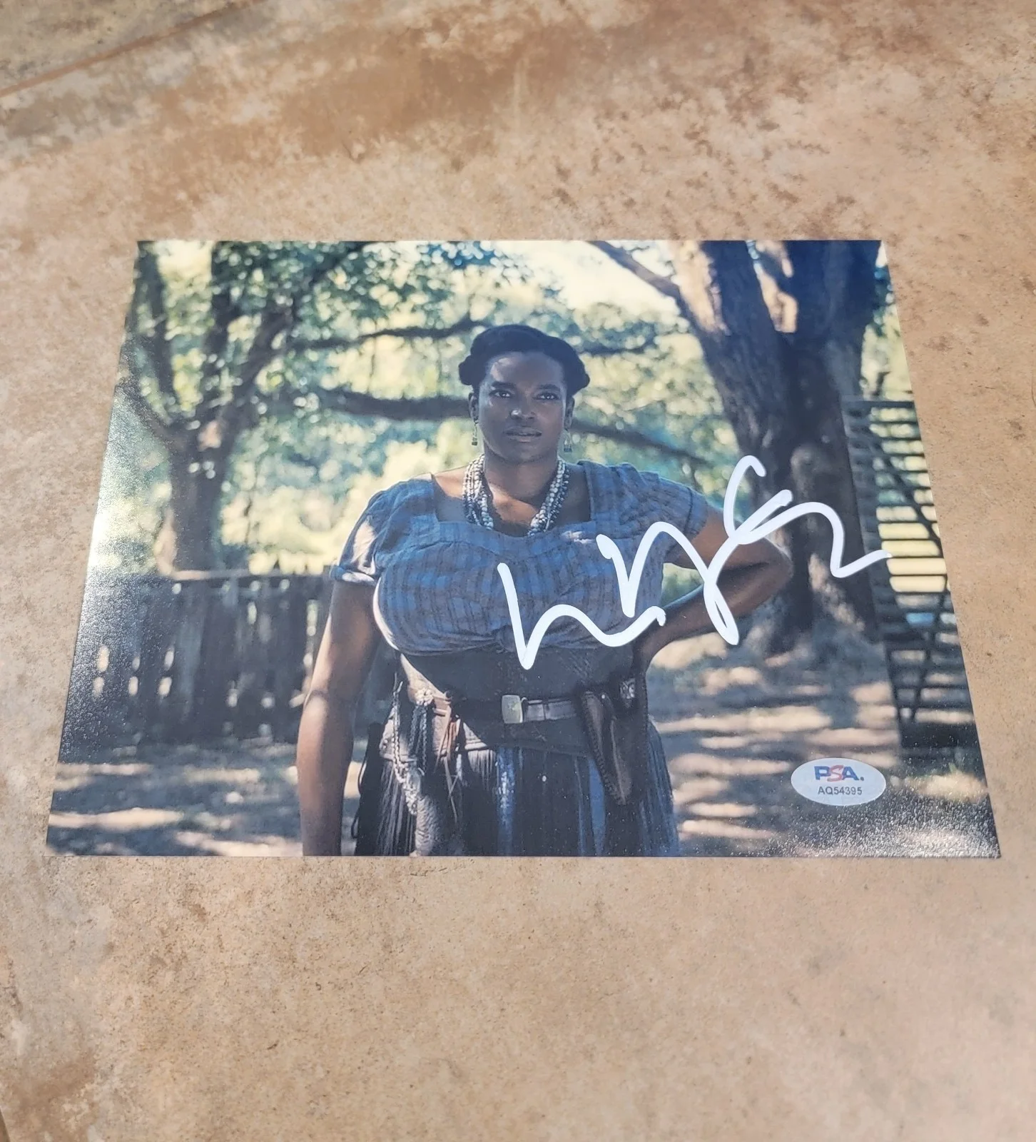 Wunmi Mosaku — Wunmi Mosaku signed 8x10 photo autograph PSA DNA Sinners hand hip