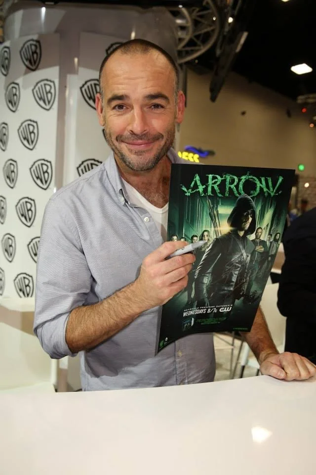 Stephen Amell, Willa Holland, ColtonH, David Ramsey, Joan Barrowman — Arrow Signed Cast Autographed 11X17 Poster Comic Con, image 3
