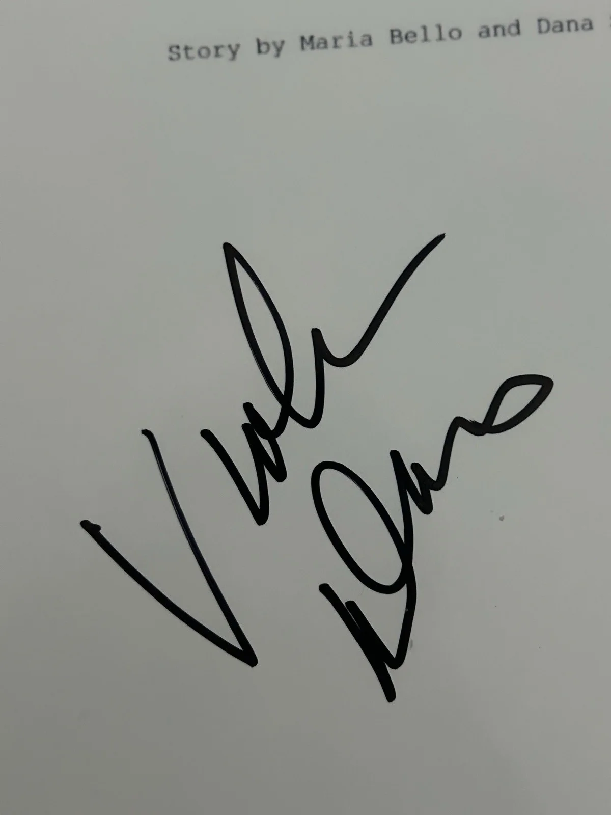 Viola Davis — Viola Davis Signed Autographed The Woman King Movie Script Cover Beckett COA, изображение 3