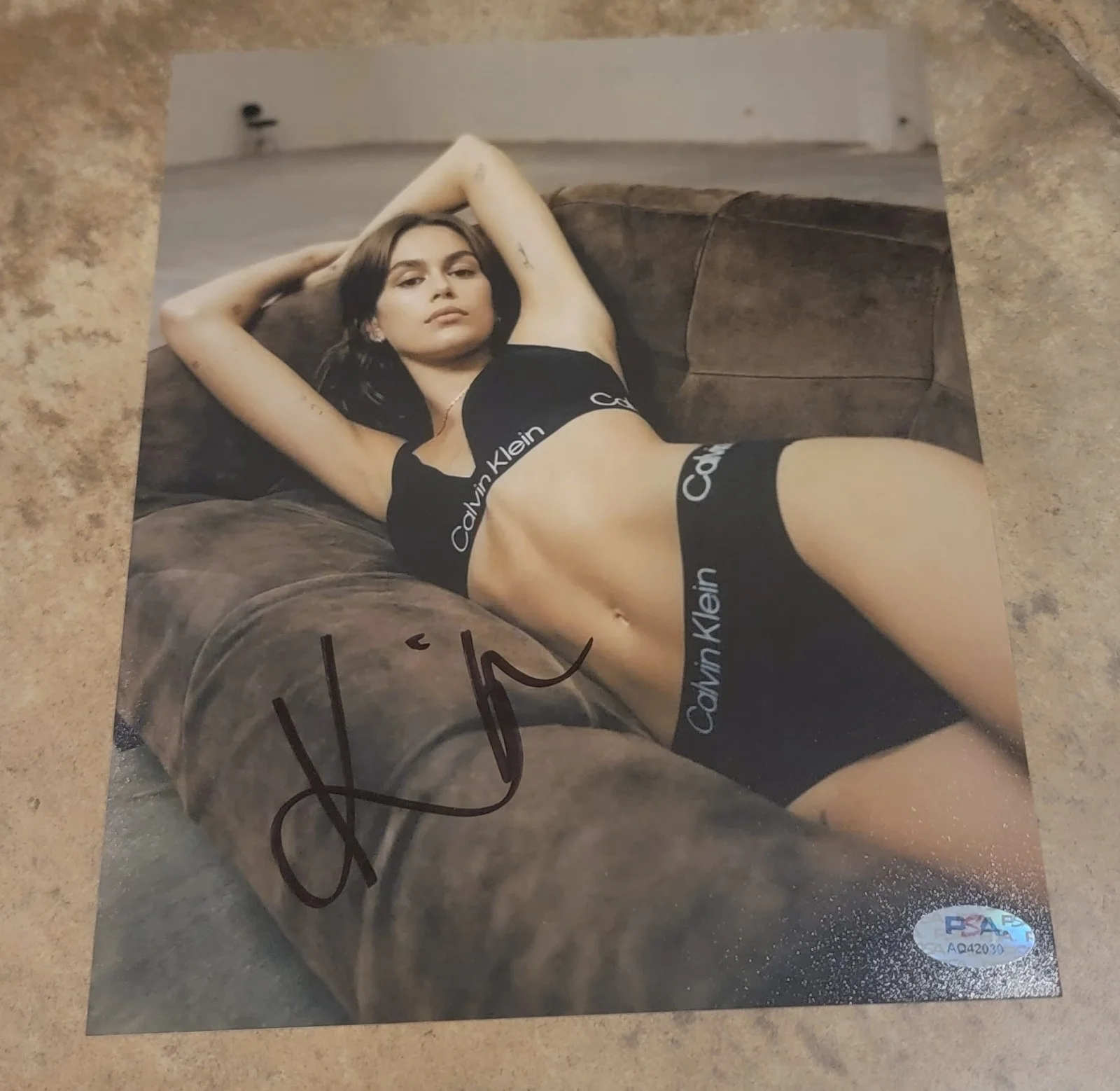 Kaia Gerber — Kaia Gerber signed 8x10 photo autograph PSA DNA photoshoot underwear couch