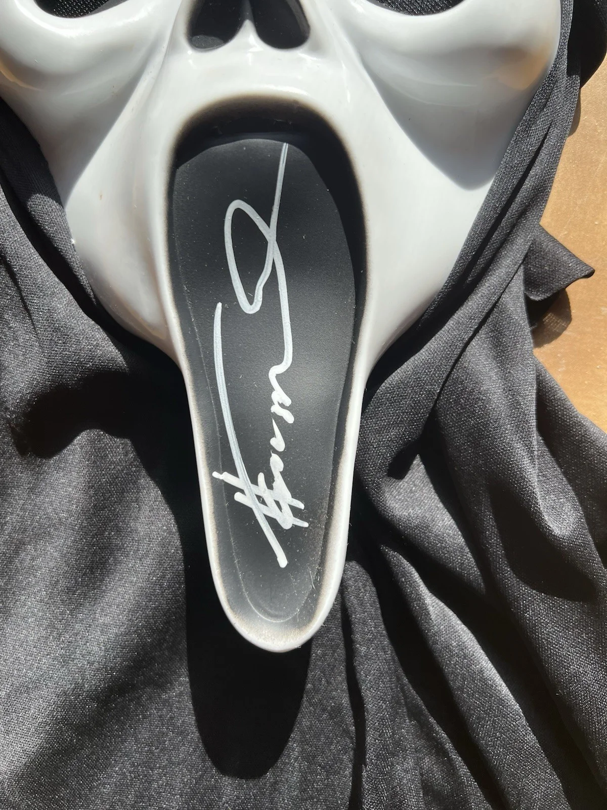 Henry Winkler — HENRY WINKLER Signed Scream Ghostface MASK Principal Himbry Beckett COA, изображение 2