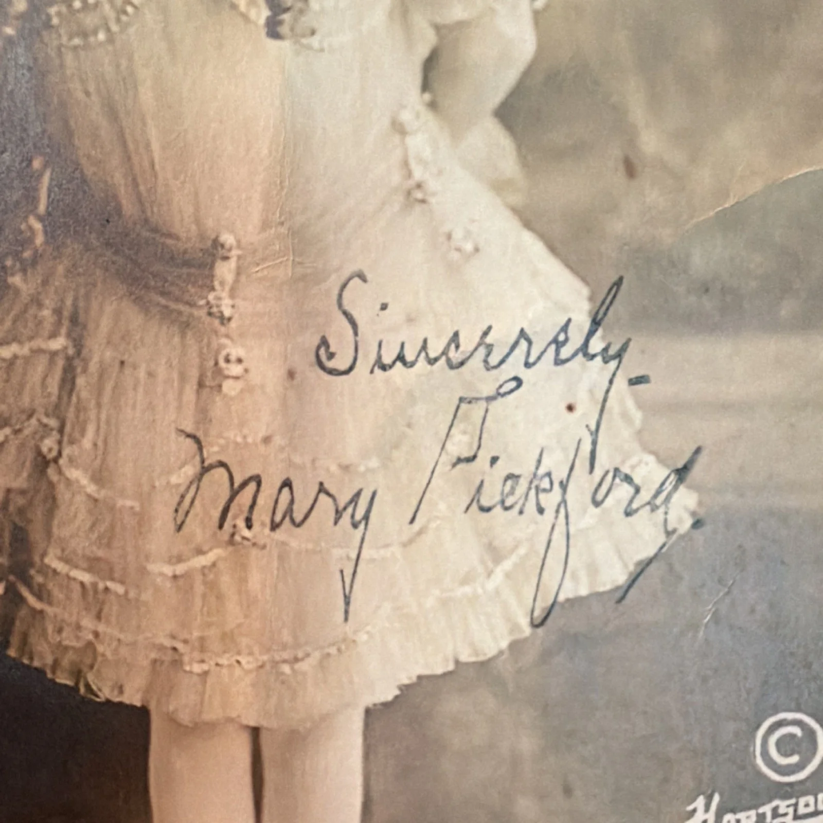 Mary Pickford — Mary Pickford Original Autographed Hartsook S.F.-L.A. Vintage Movie Photograph, изображение 2