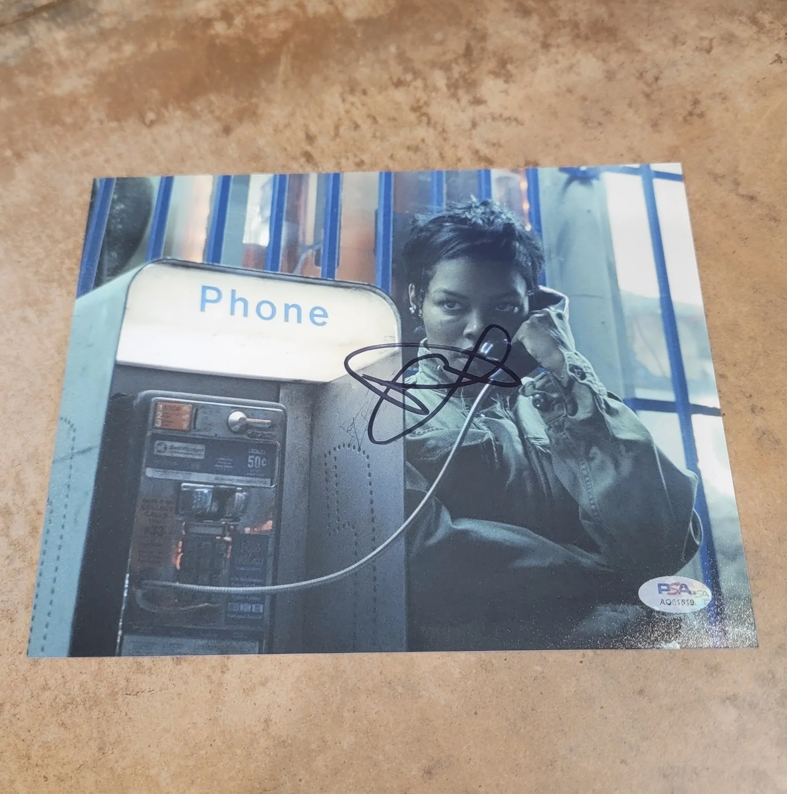 Teyana Taylor — Teyana Taylor signed 8x10 photo autograph PSA DNA One Battle After Another phone