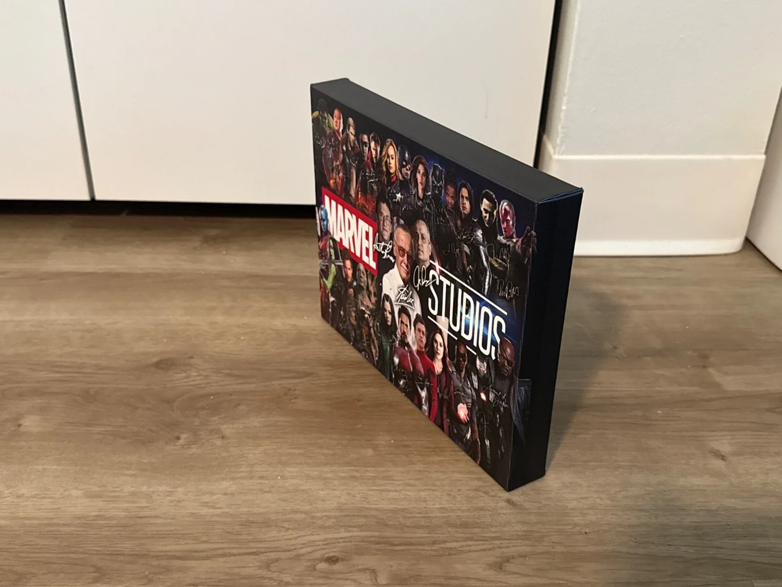 Marvel Studios Actor Signed Canvas New Small, изображение 3