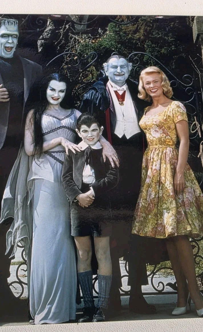 Pat Priest — Pat Priest Signed 8x10 Munsters Cast Photo Marilyn Munster Inscription NO COA, image 3
