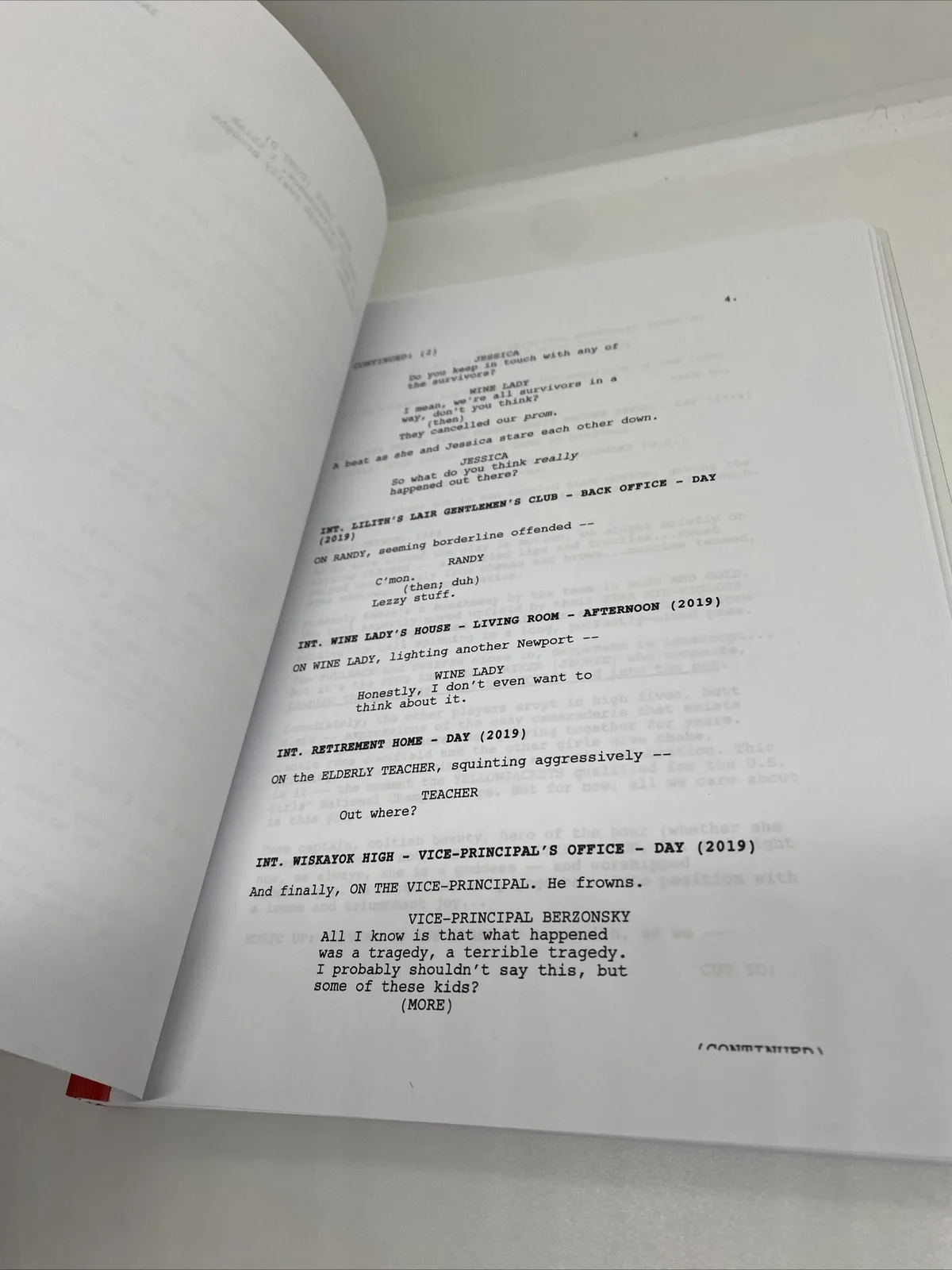 Christina Ricci Jasmin Savoy Brown Liv Hewson Sammi Hanratty — YELLOWJACKETS SIGNED FULL PILOT SCRIPT CHRISTINA RICCI w/ Official Pix COA, изображение 2