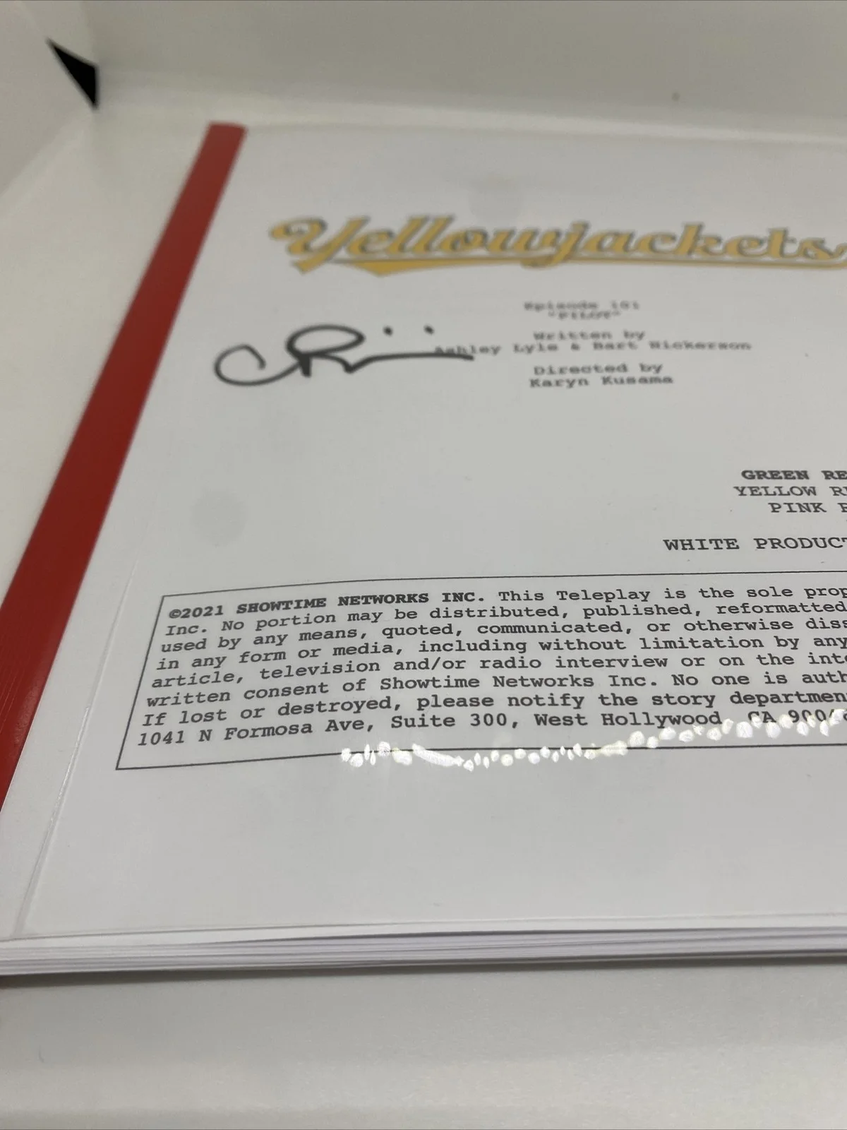 Christina Ricci Jasmin Savoy Brown Liv Hewson Sammi Hanratty — YELLOWJACKETS SIGNED FULL PILOT SCRIPT CHRISTINA RICCI w/ Official Pix COA, изображение 5