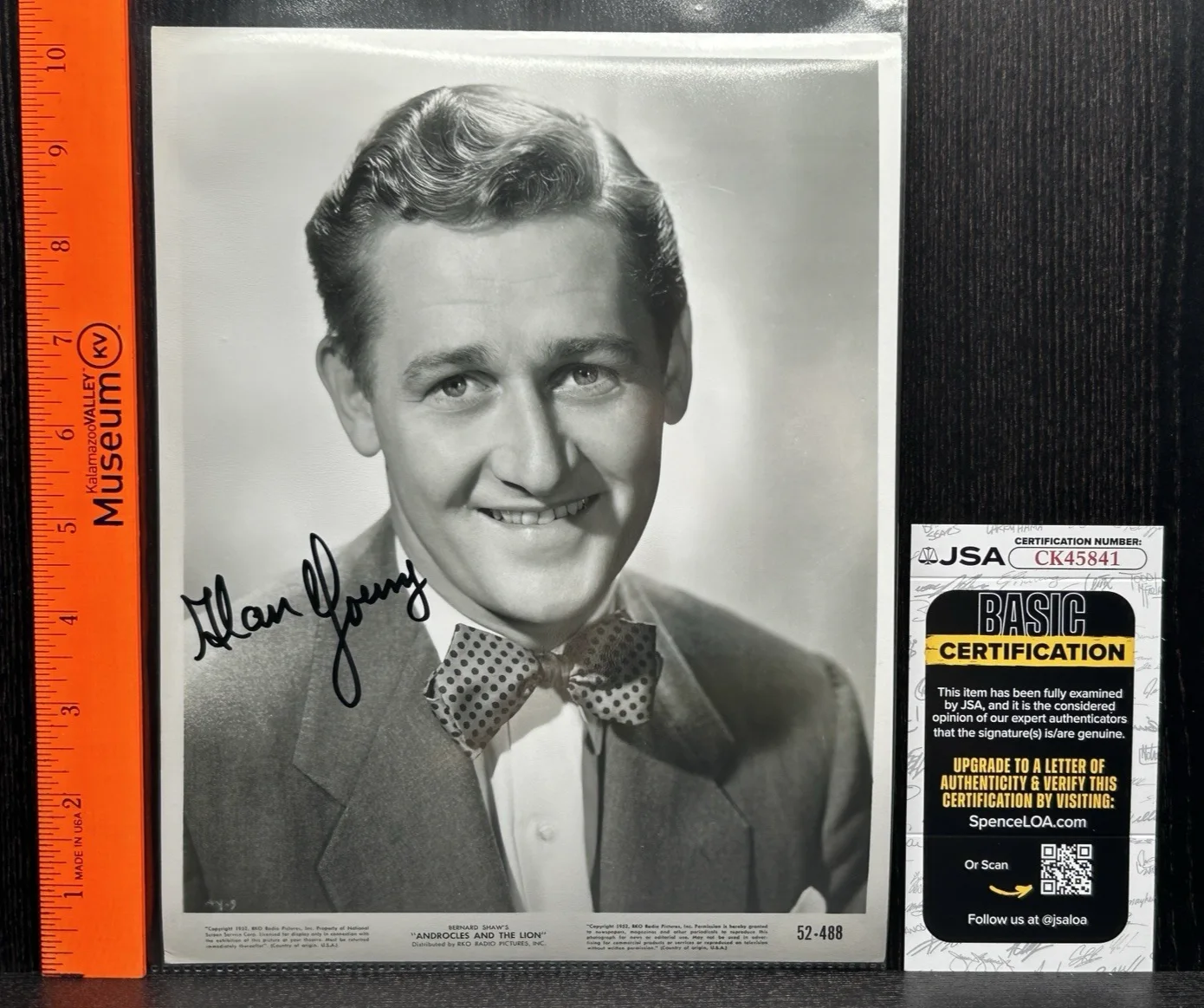 Alan Young — ALAN YOUNG SIGNED VINTAGE 1952 PHOTO Original Autograph JSA COA Androcles Lion, изображение 2