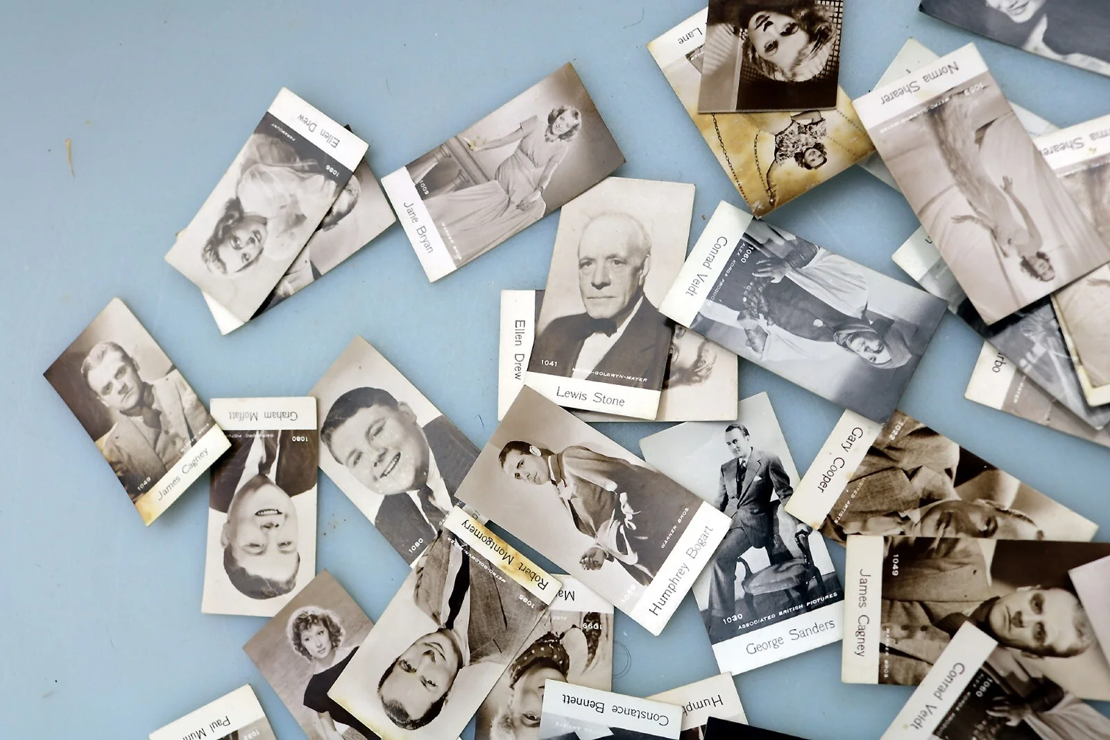 A large collection 175+ miniature early Hollywood Film Stars Pictures C.20thC, изображение 3