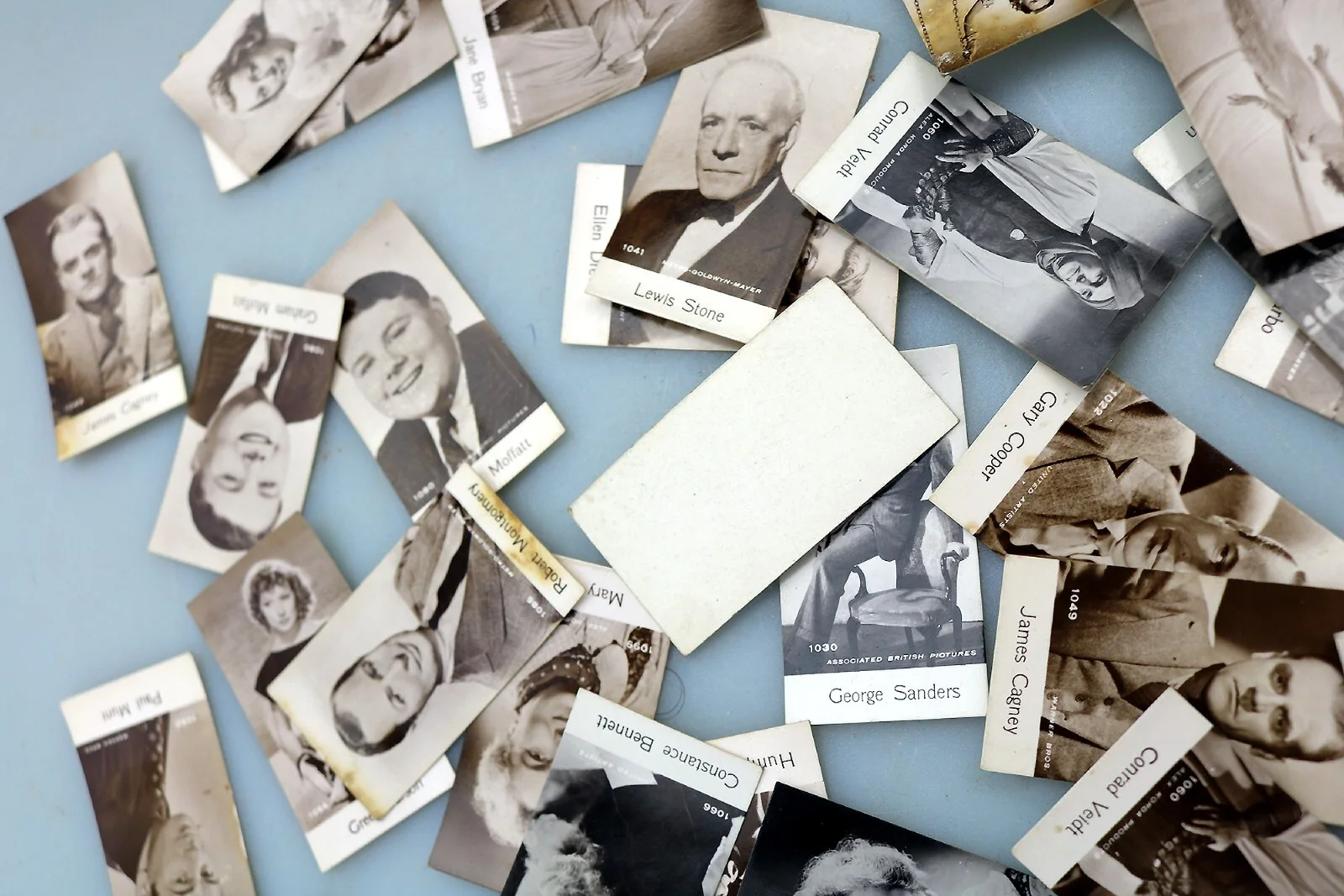 A large collection 175+ miniature early Hollywood Film Stars Pictures C.20thC, изображение 4