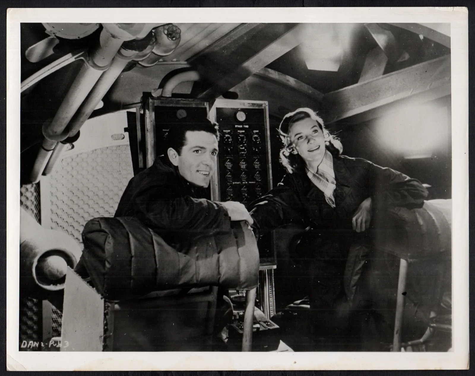SATELLITE IN THE SKY 1956 Kieron Moore, Lois Maxwell 2 10x8 STILLS, изображение 3