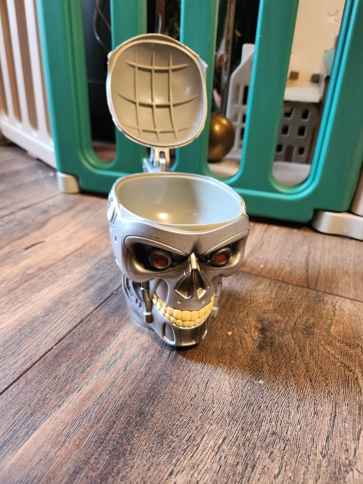 Terminator T800 Universal Studios Tankard Mug With Lid - movie memorabilia, image 5