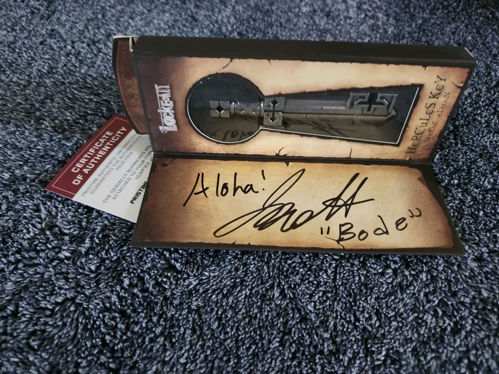 Jackson Robert Scott — Jackson Robert Scott Hand Signed "Locke & Key" Small World Special Edition Key, image 4