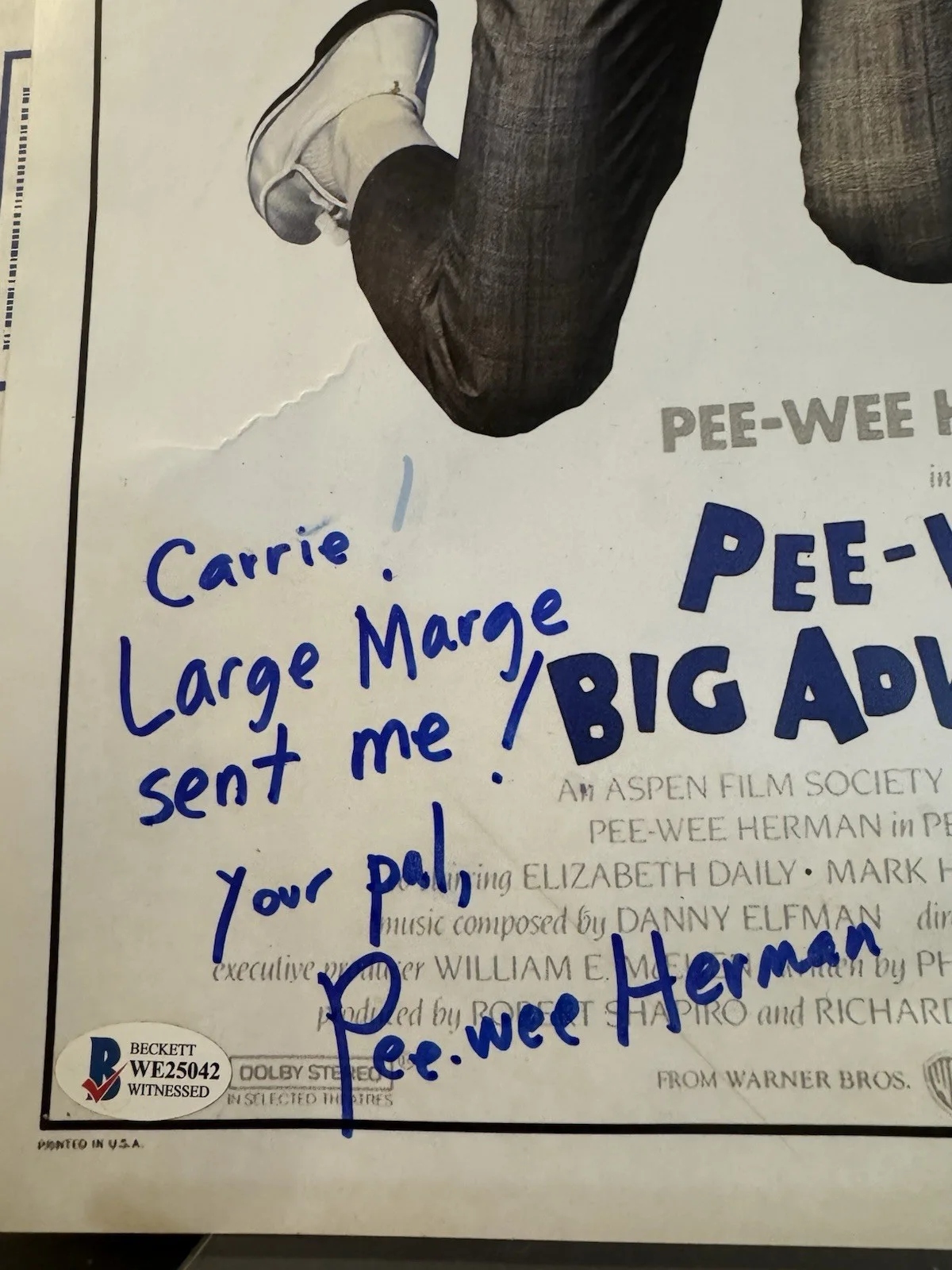 Paul Reubens — *DAMAGED Paul Reubens Signed Pee Wee’s Big Adventure 11x17 Photo BAS Autograph, изображение 2