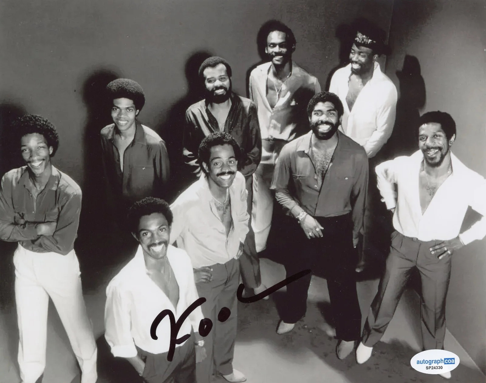 Robert "Kool" Bell Signed KOOL & THE GANG - GET DOWN ON IT 8x10 Photo ACOA, изображение 2