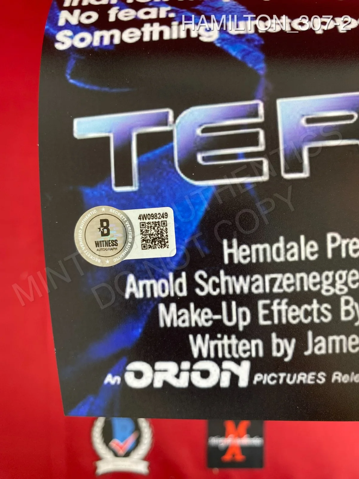 Linda Hamilton — Linda Hamilton Terminator autographed signed 11x17 photo Beckett COA, изображение 2